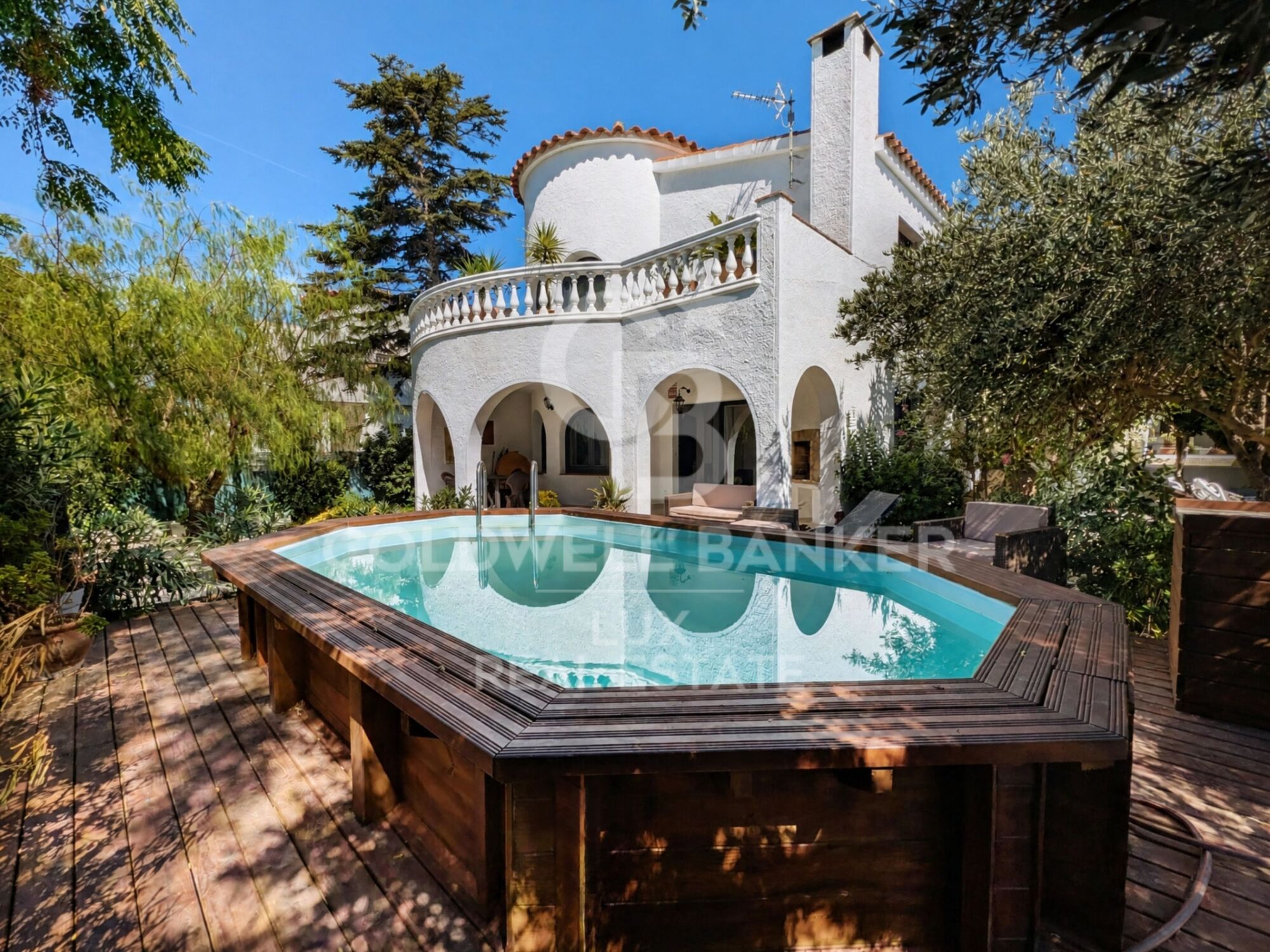 Villa with a tourist licence and garage in Requesens, Empuriabrava