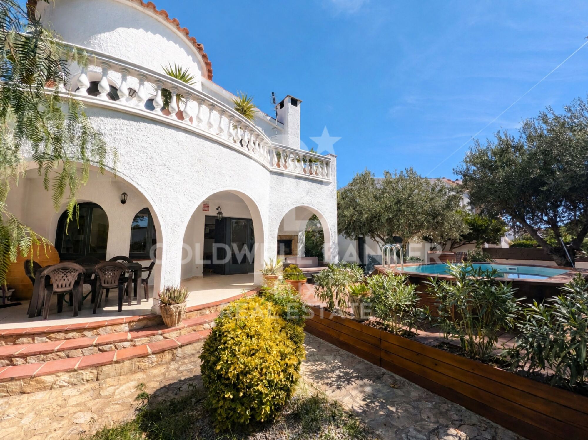Villa with a tourist licence and garage in Requesens, Empuriabrava