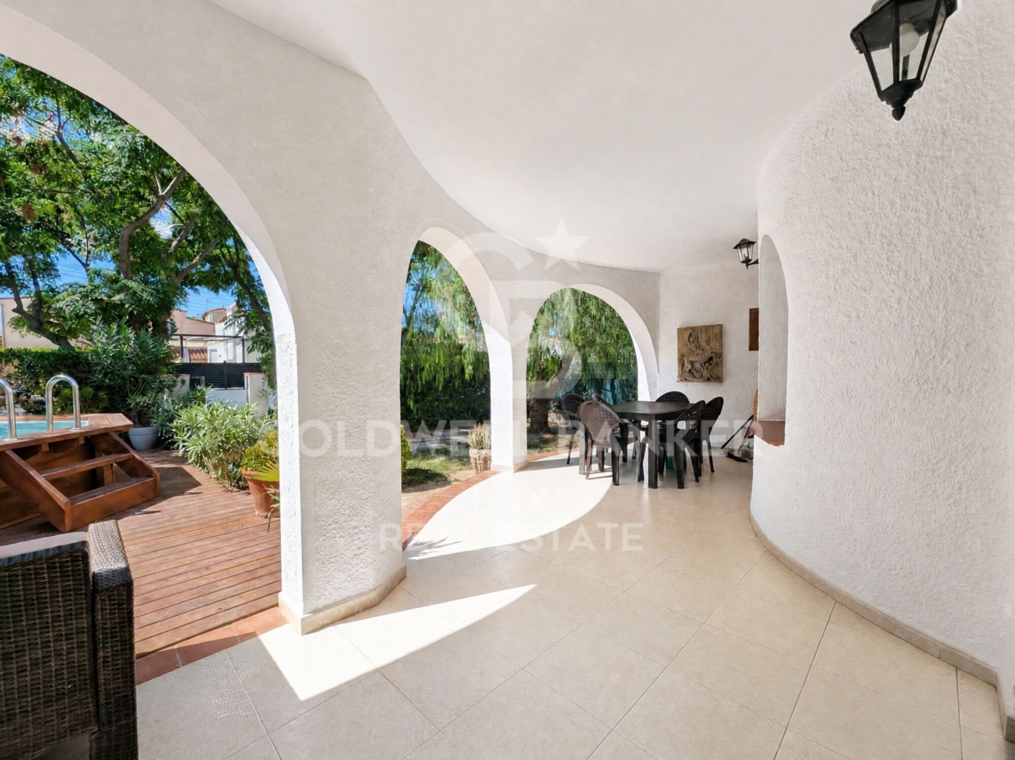 Villa with a tourist licence and garage in Requesens, Empuriabrava