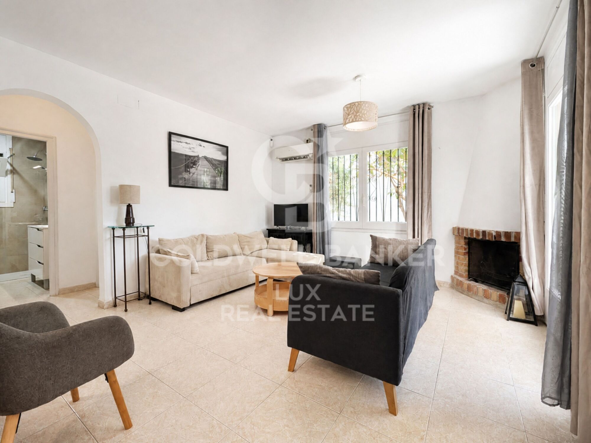 Villa with a tourist licence and garage in Requesens, Empuriabrava