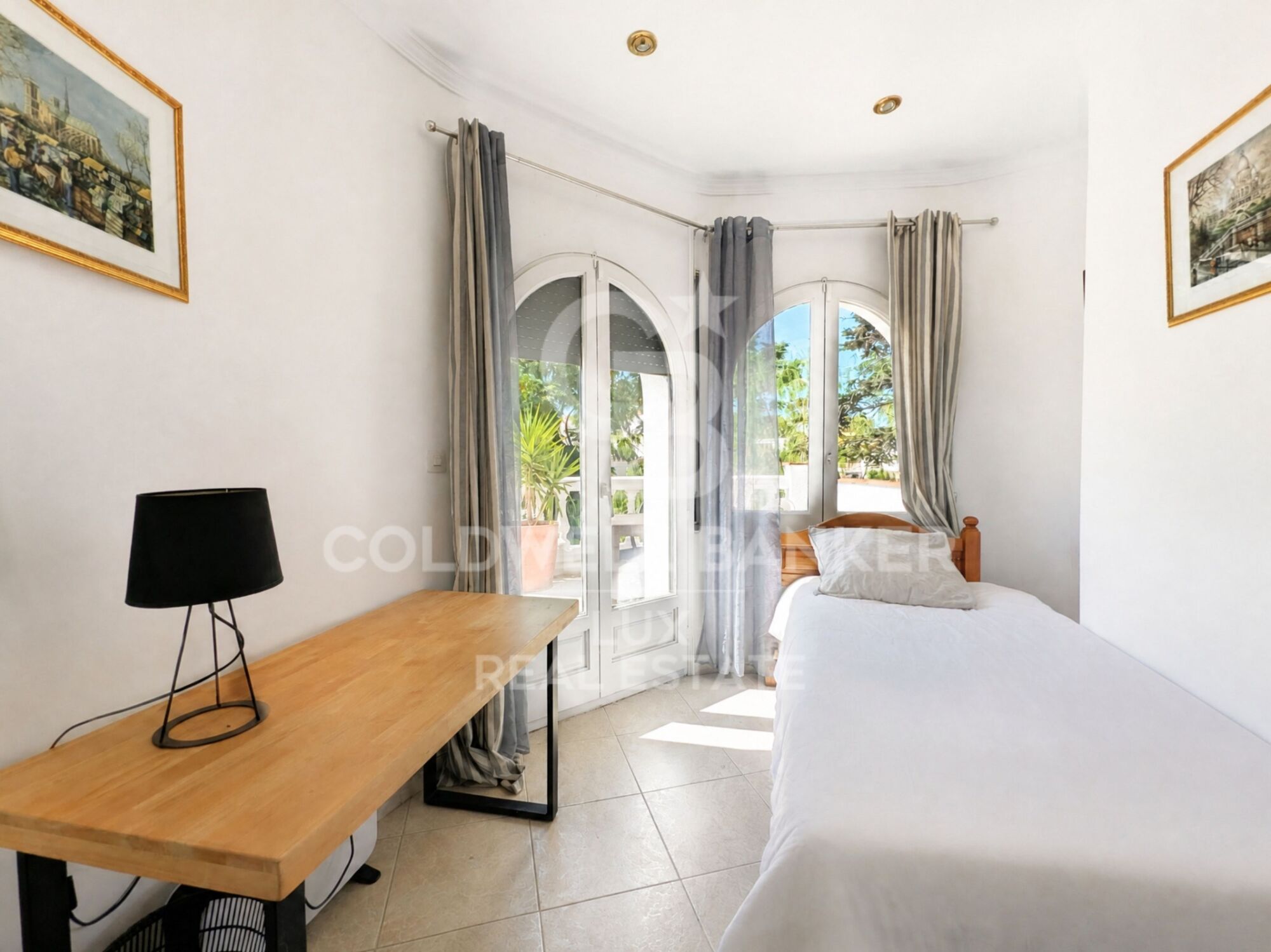 Villa with a tourist licence and garage in Requesens, Empuriabrava