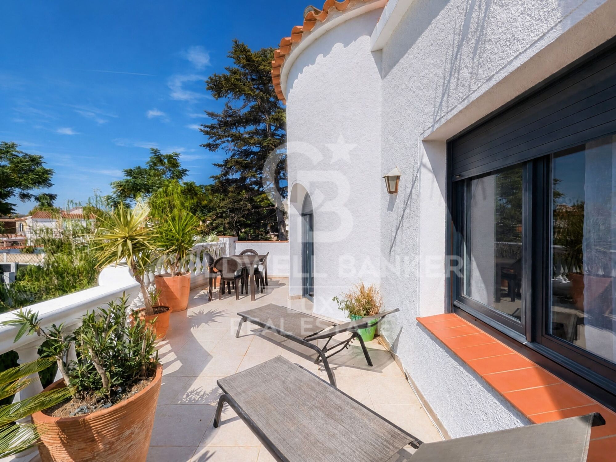 Villa with a tourist licence and garage in Requesens, Empuriabrava