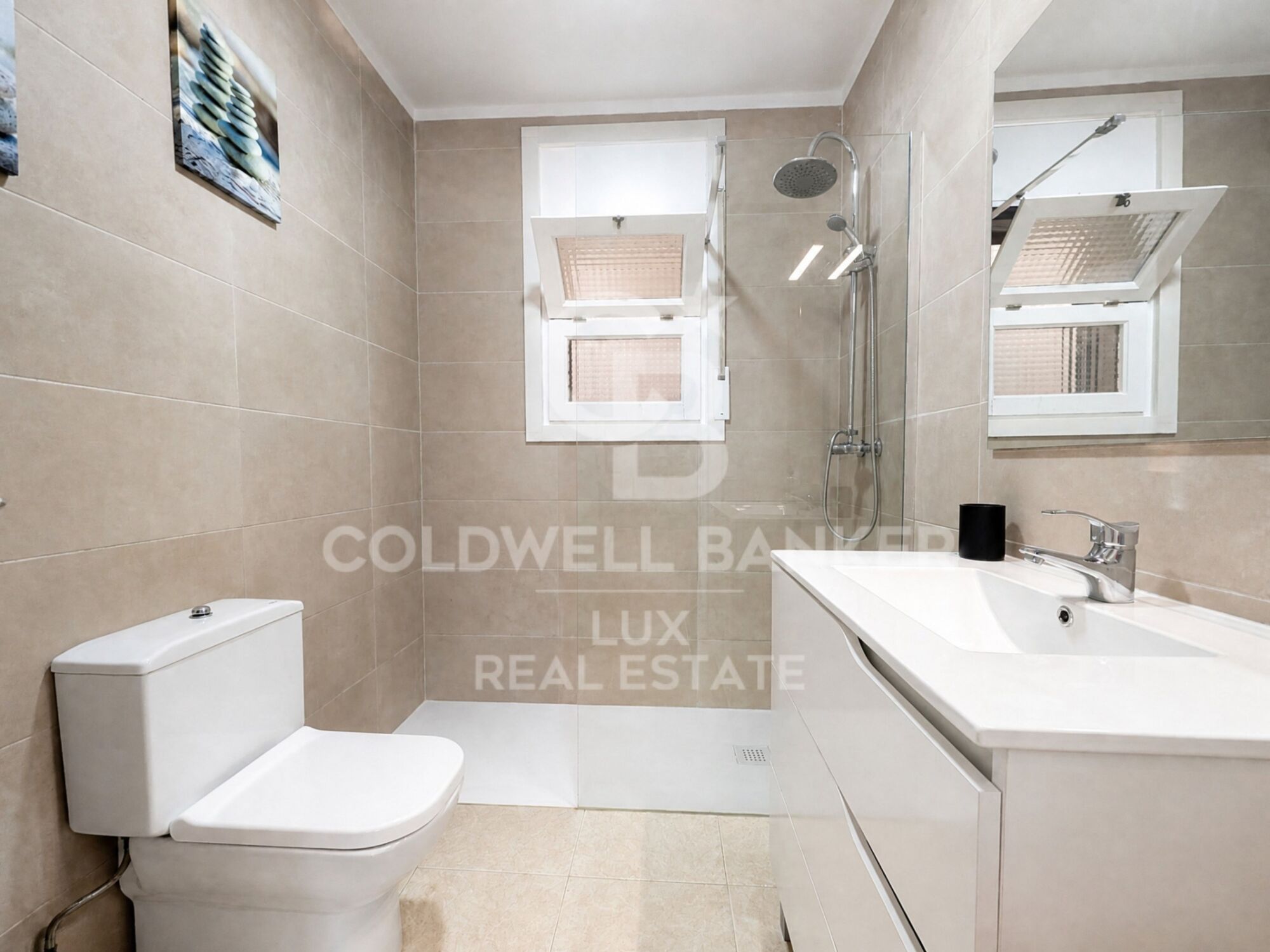 Villa with a tourist licence and garage in Requesens, Empuriabrava