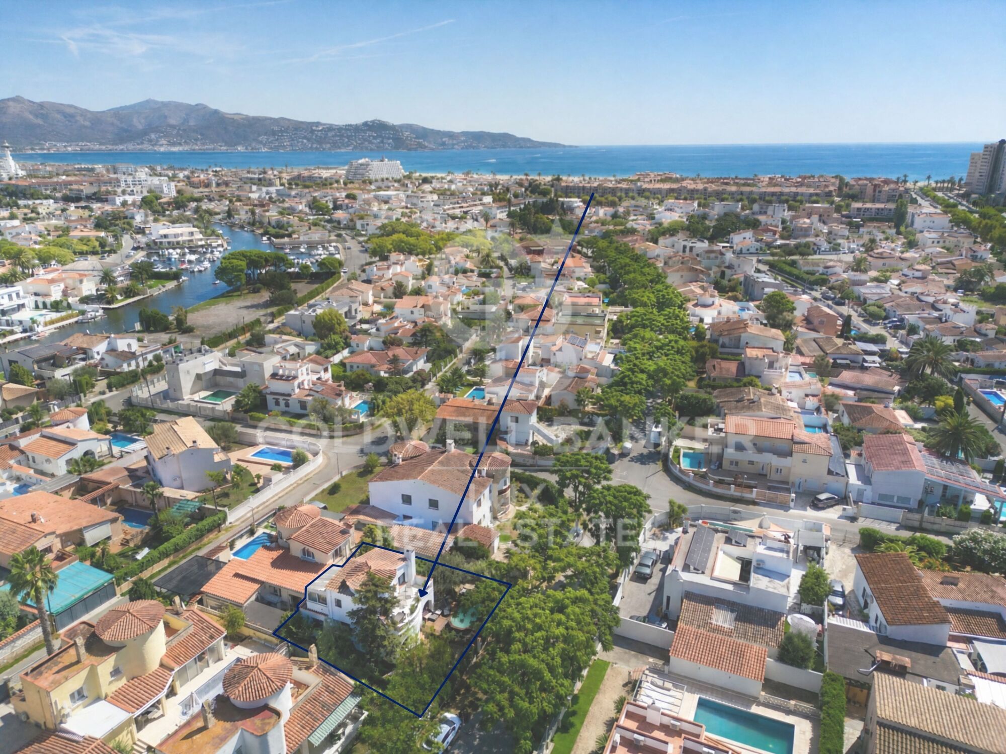 Villa with a tourist licence and garage in Requesens, Empuriabrava