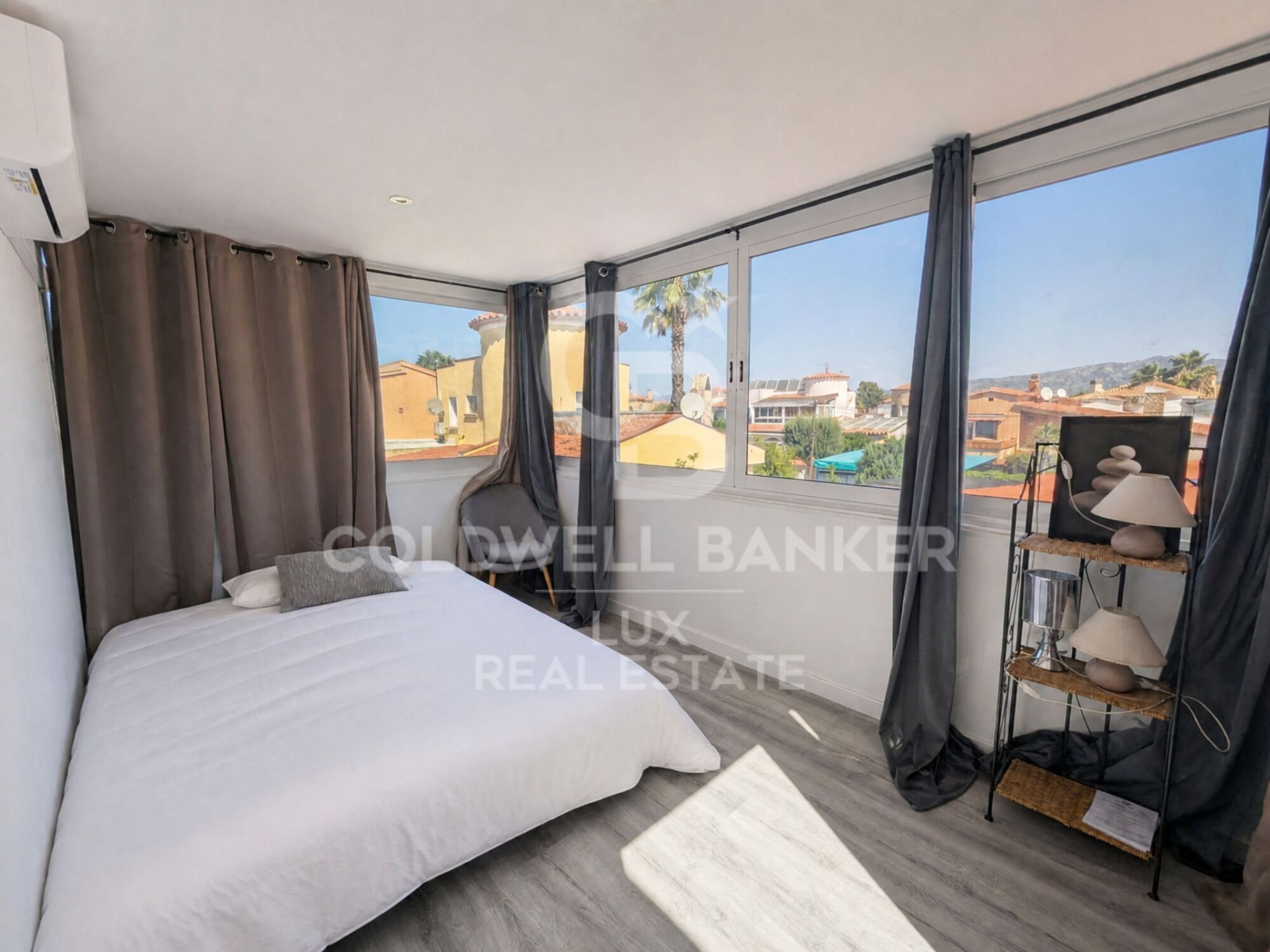 Villa mit Tourismuslizenz und Garage in Requesens, Empuriabrava