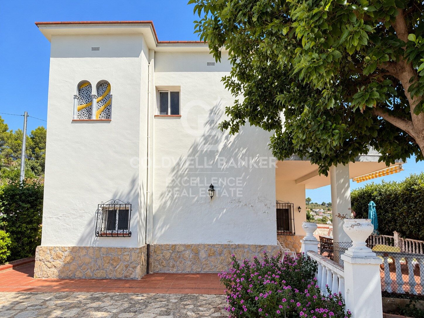 Chalet independiente con piscina, privacidad y vistas abiertas en San Antonio, Oliva