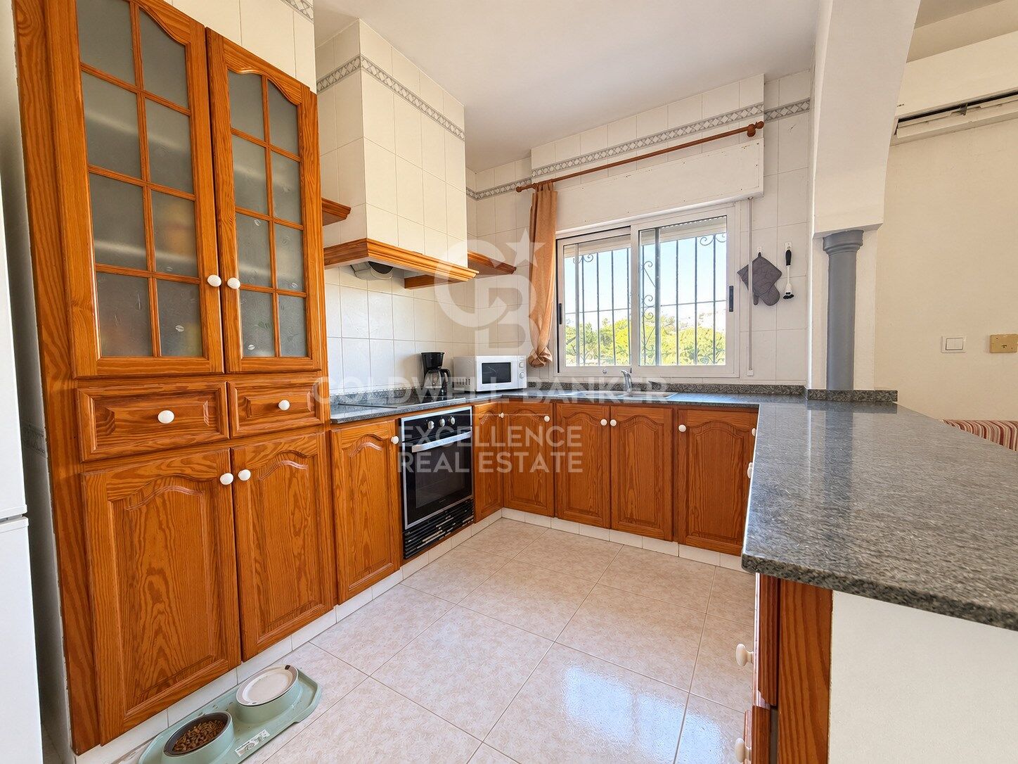 Chalet independiente con piscina, privacidad y vistas abiertas en San Antonio, Oliva