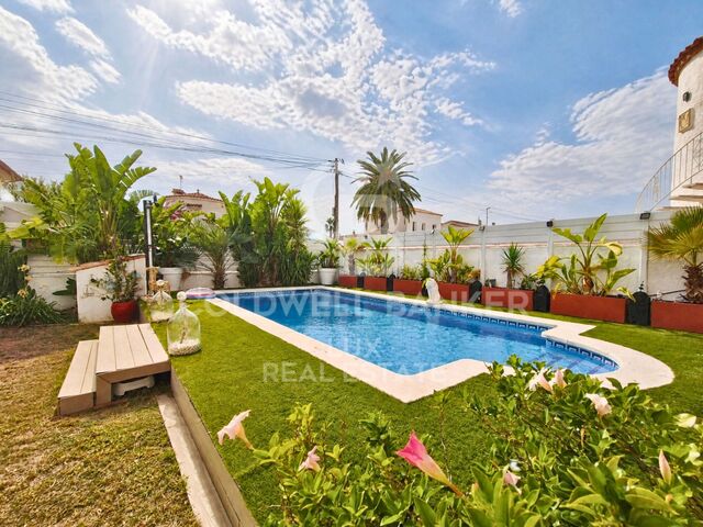 Villa de plain-pied avec appartement indépendant à Empuriabrava
