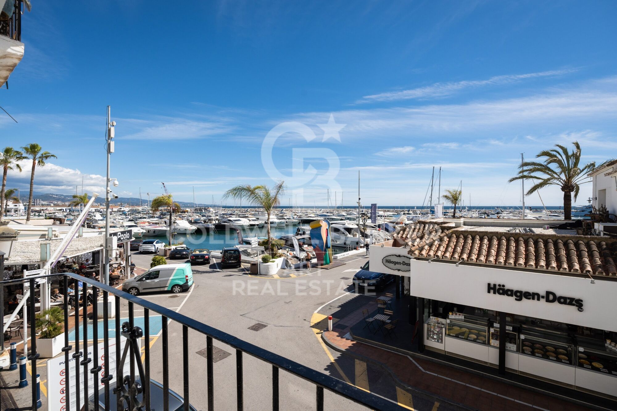 Apartamento refinado en el corazón de Banús con vistas al mar