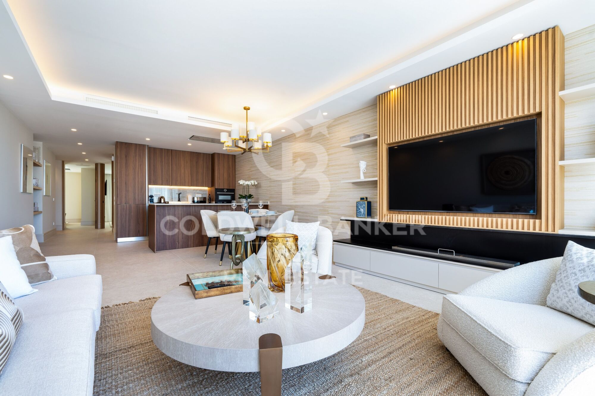 Apartamento refinado en el corazón de Banús con vistas al mar