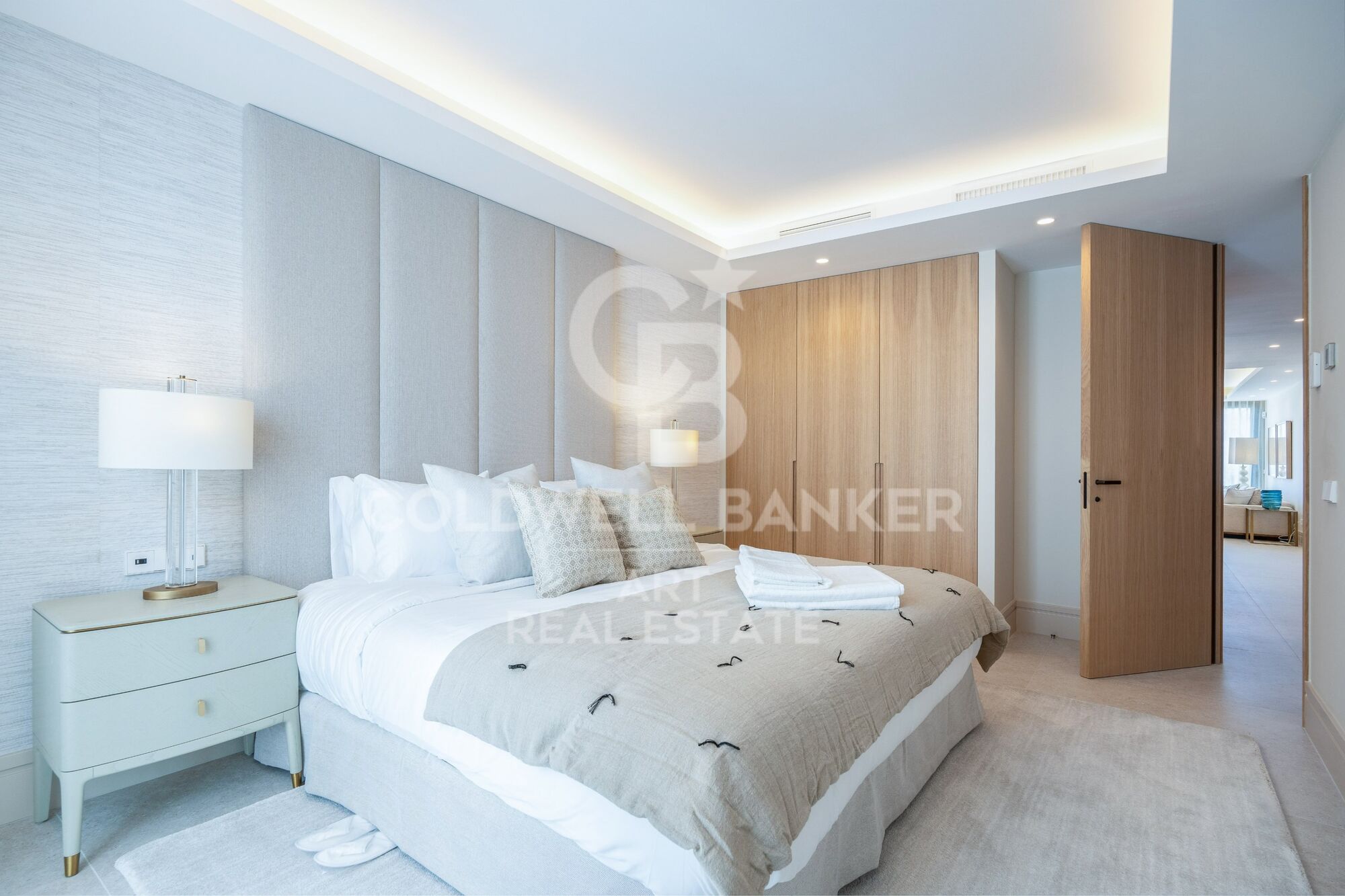 Apartamento refinado en el corazón de Banús con vistas al mar