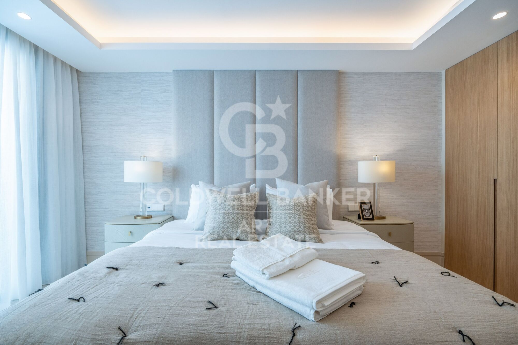 Apartamento refinado en el corazón de Banús con vistas al mar