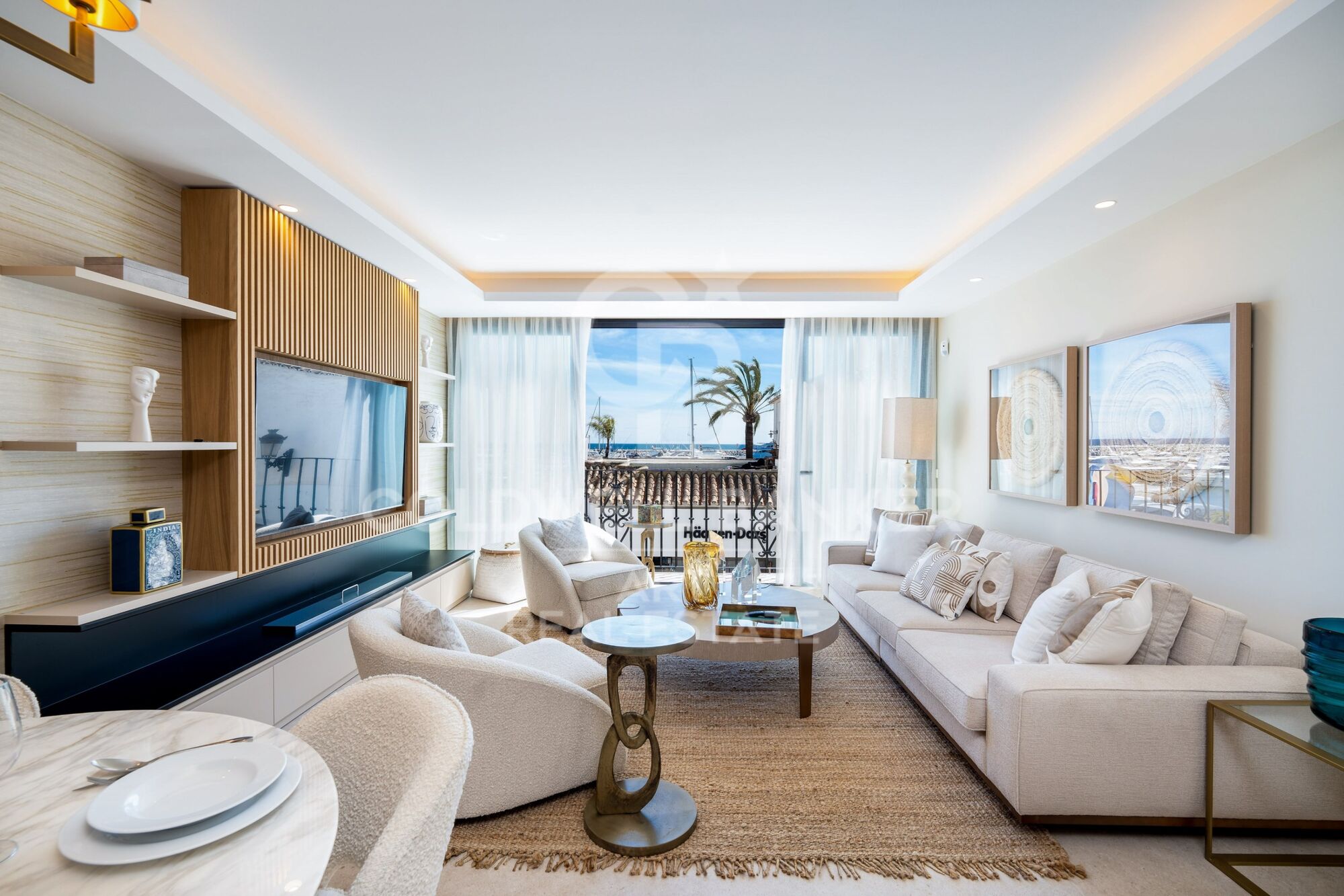 Apartamento refinado en el corazón de Banús con vistas al mar