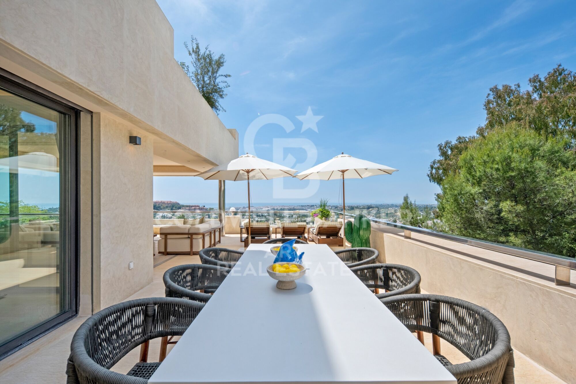 Extraordinario ático dúplex en el corazón de Nueva Andalucía