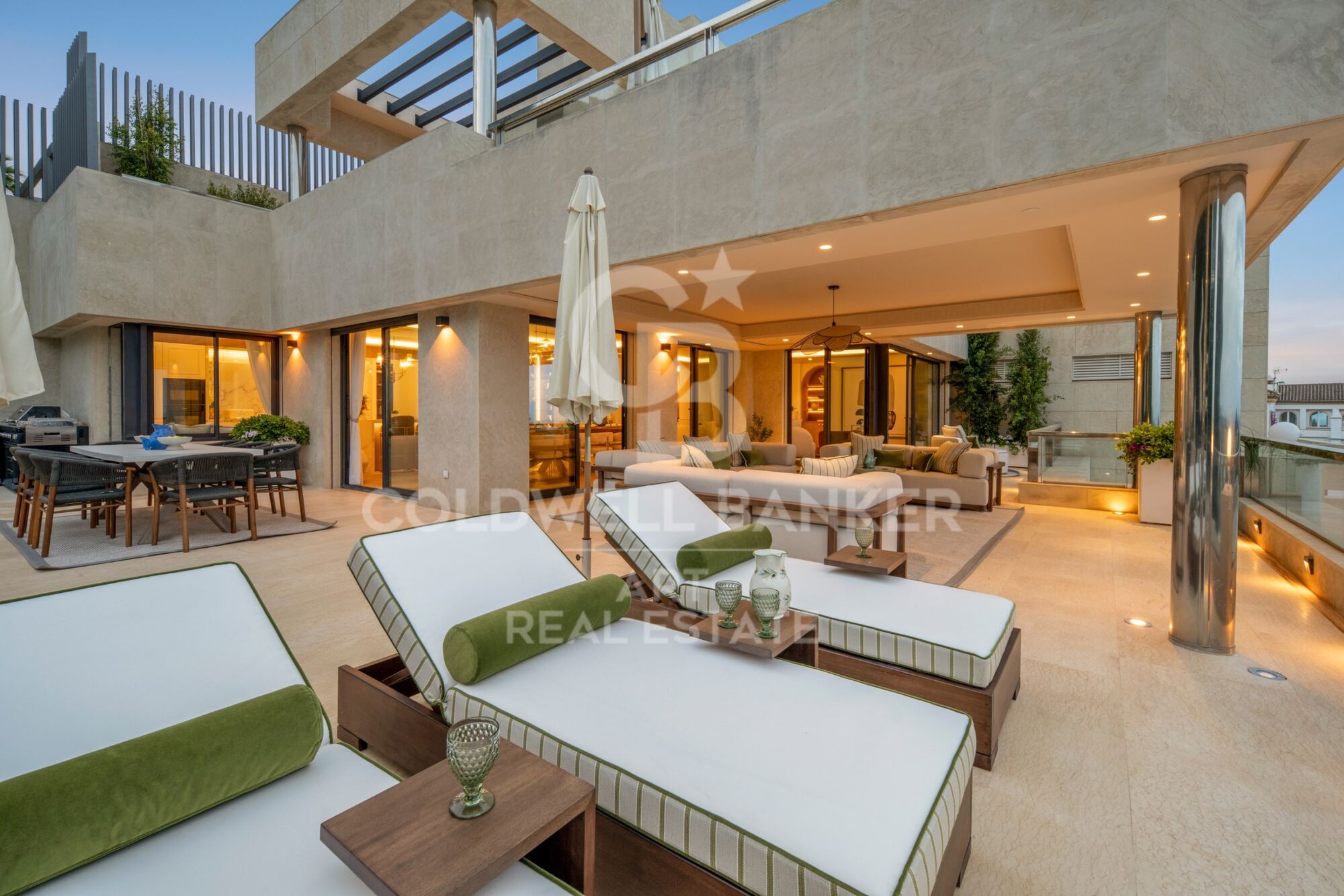 Extraordinario ático dúplex en el corazón de Nueva Andalucía