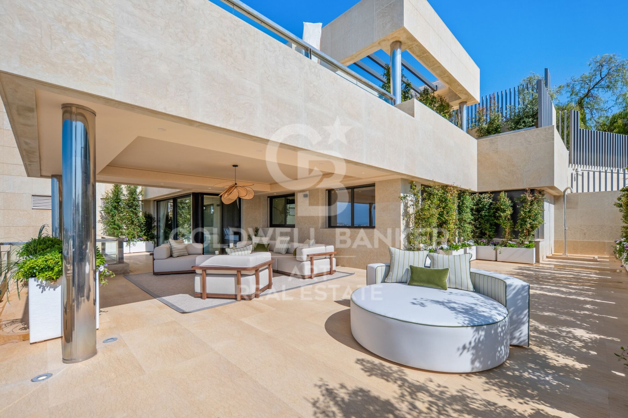 Extraordinario ático dúplex en el corazón de Nueva Andalucía