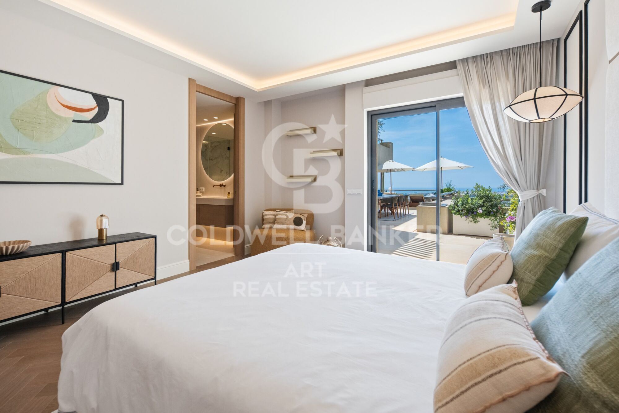 Extraordinario ático dúplex en el corazón de Nueva Andalucía