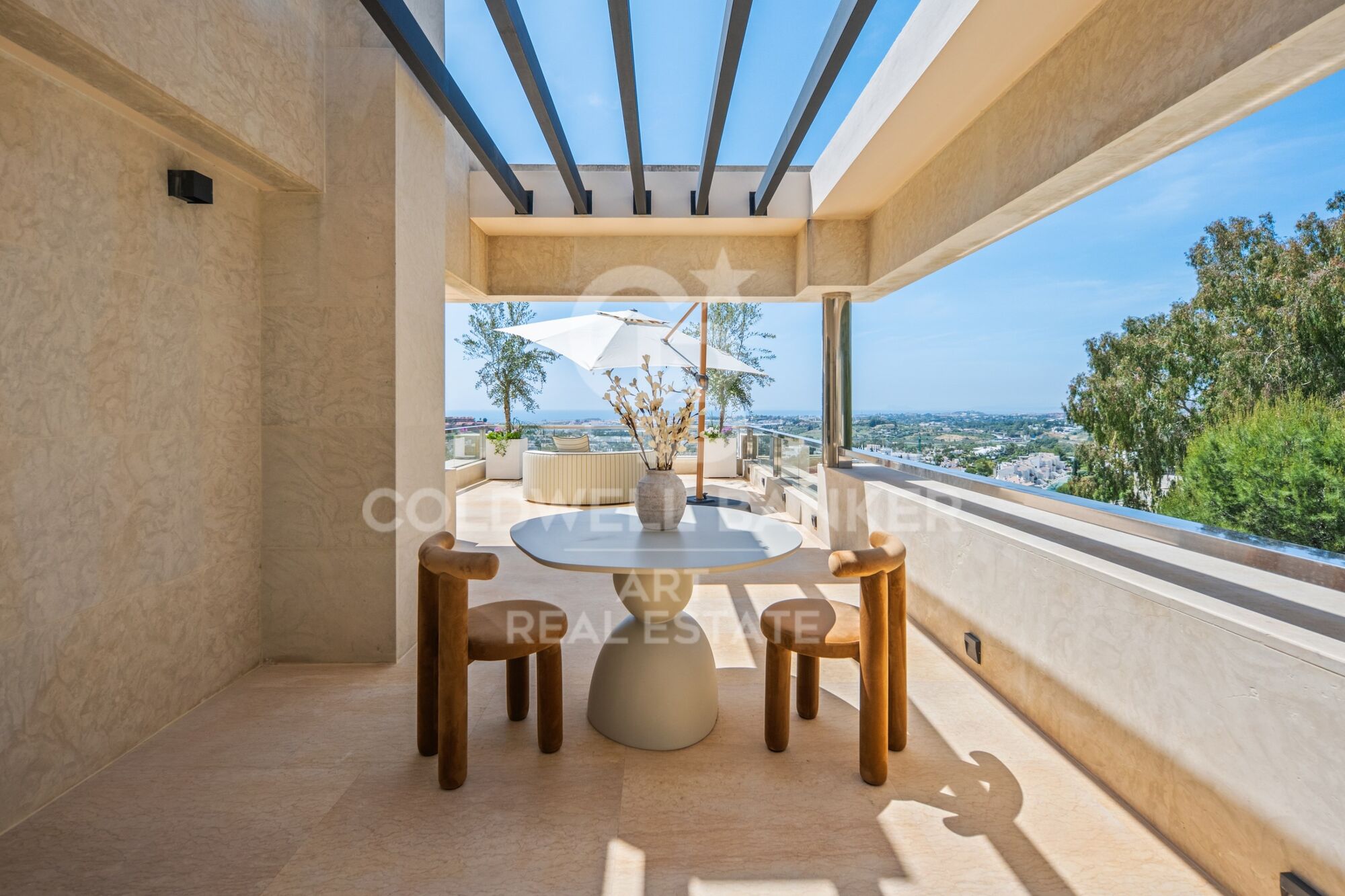 Extraordinario ático dúplex en el corazón de Nueva Andalucía