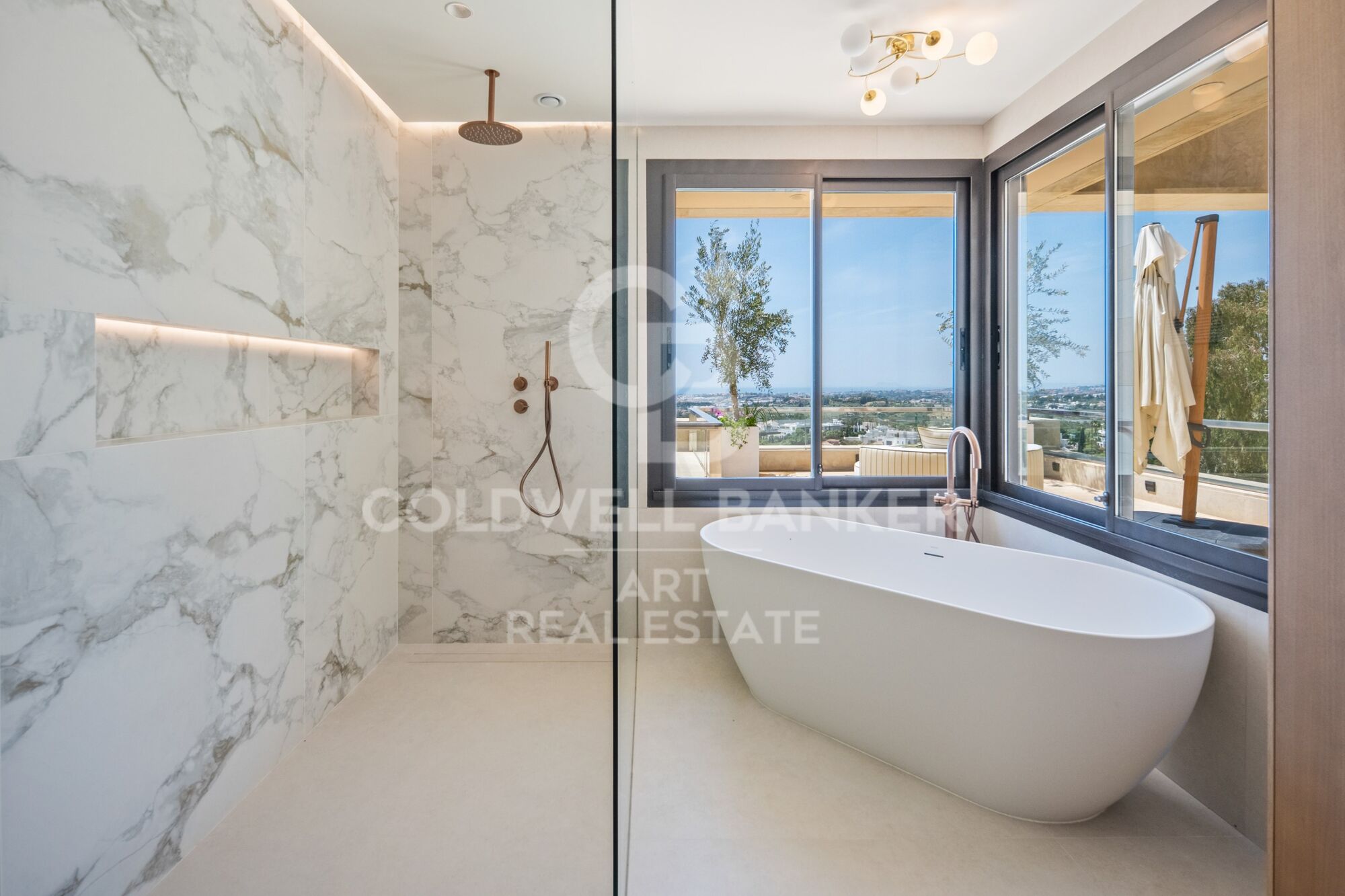 Extraordinario ático dúplex en el corazón de Nueva Andalucía