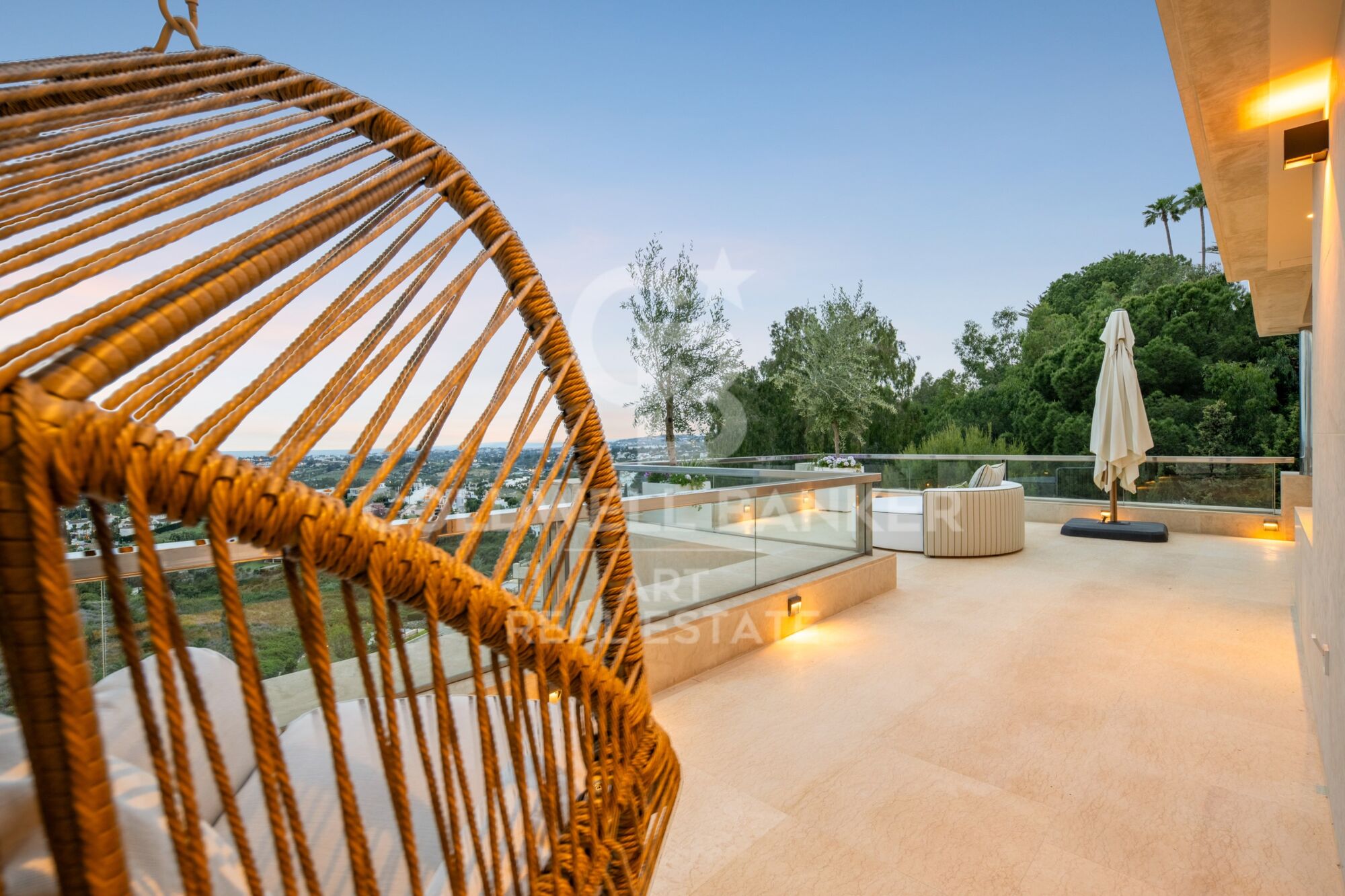Extraordinario ático dúplex en el corazón de Nueva Andalucía