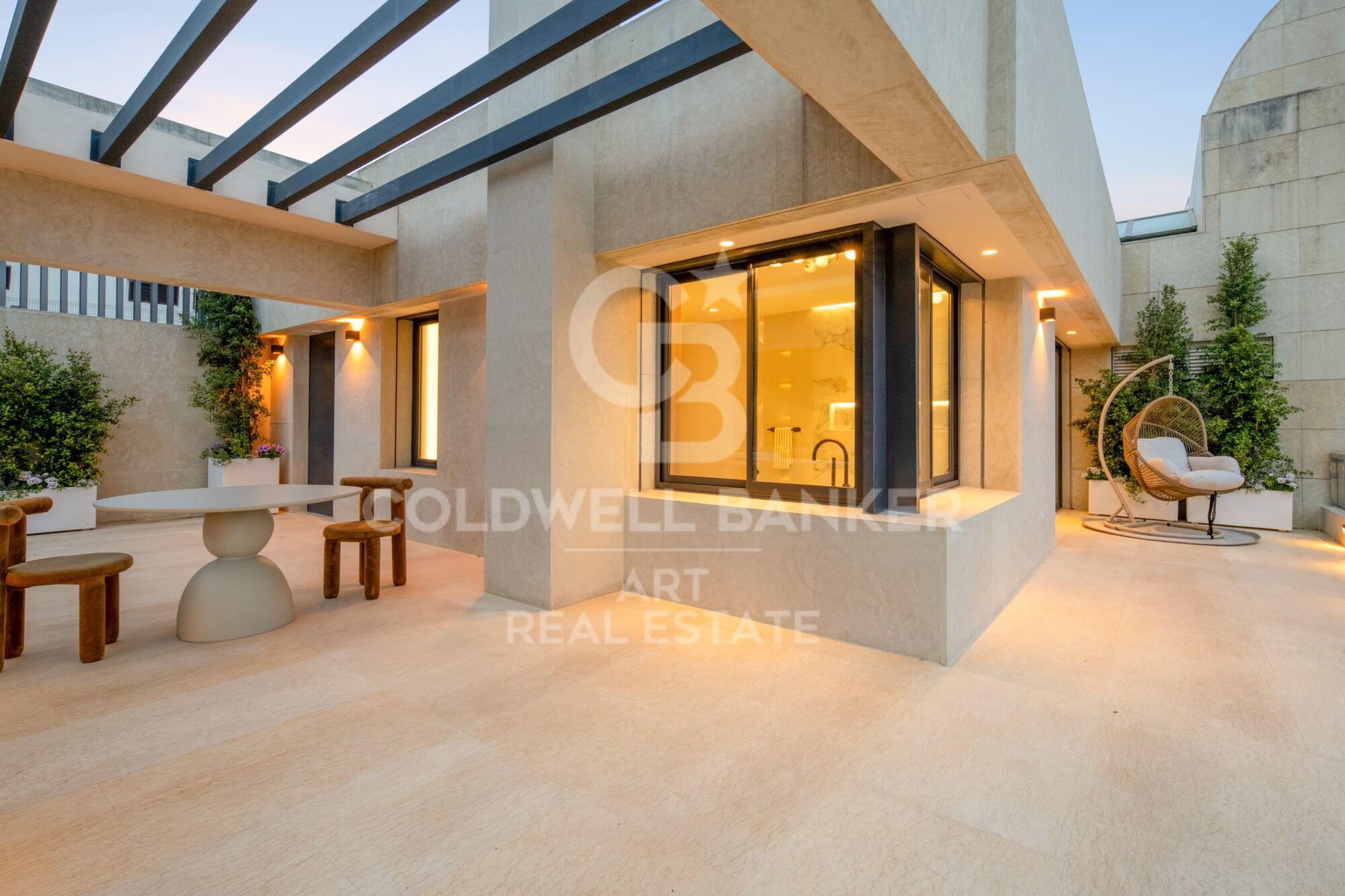 Extraordinario ático dúplex en el corazón de Nueva Andalucía