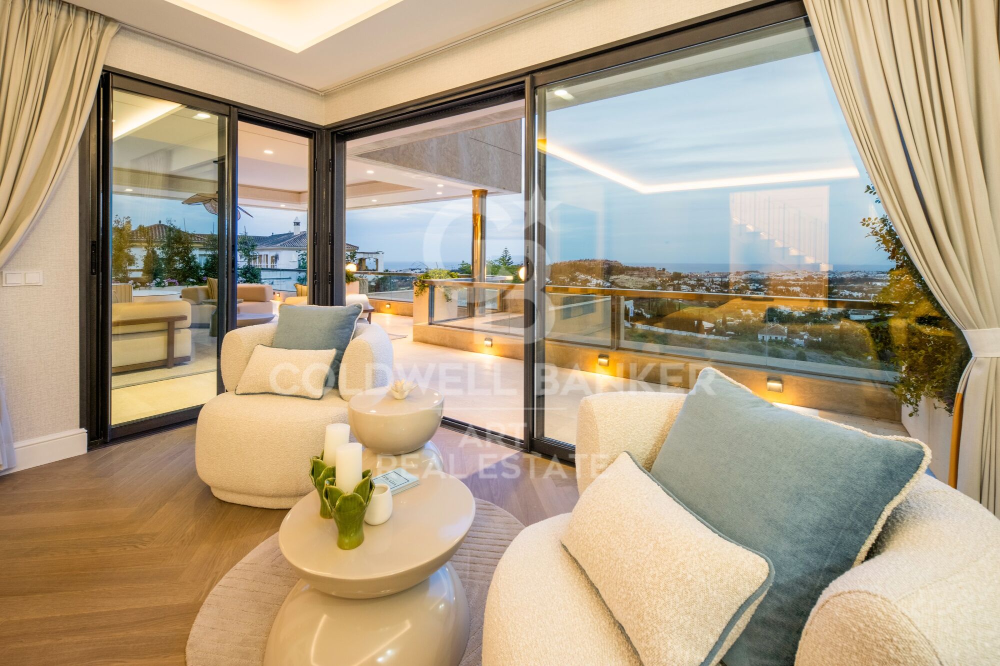 Extraordinario ático dúplex en el corazón de Nueva Andalucía