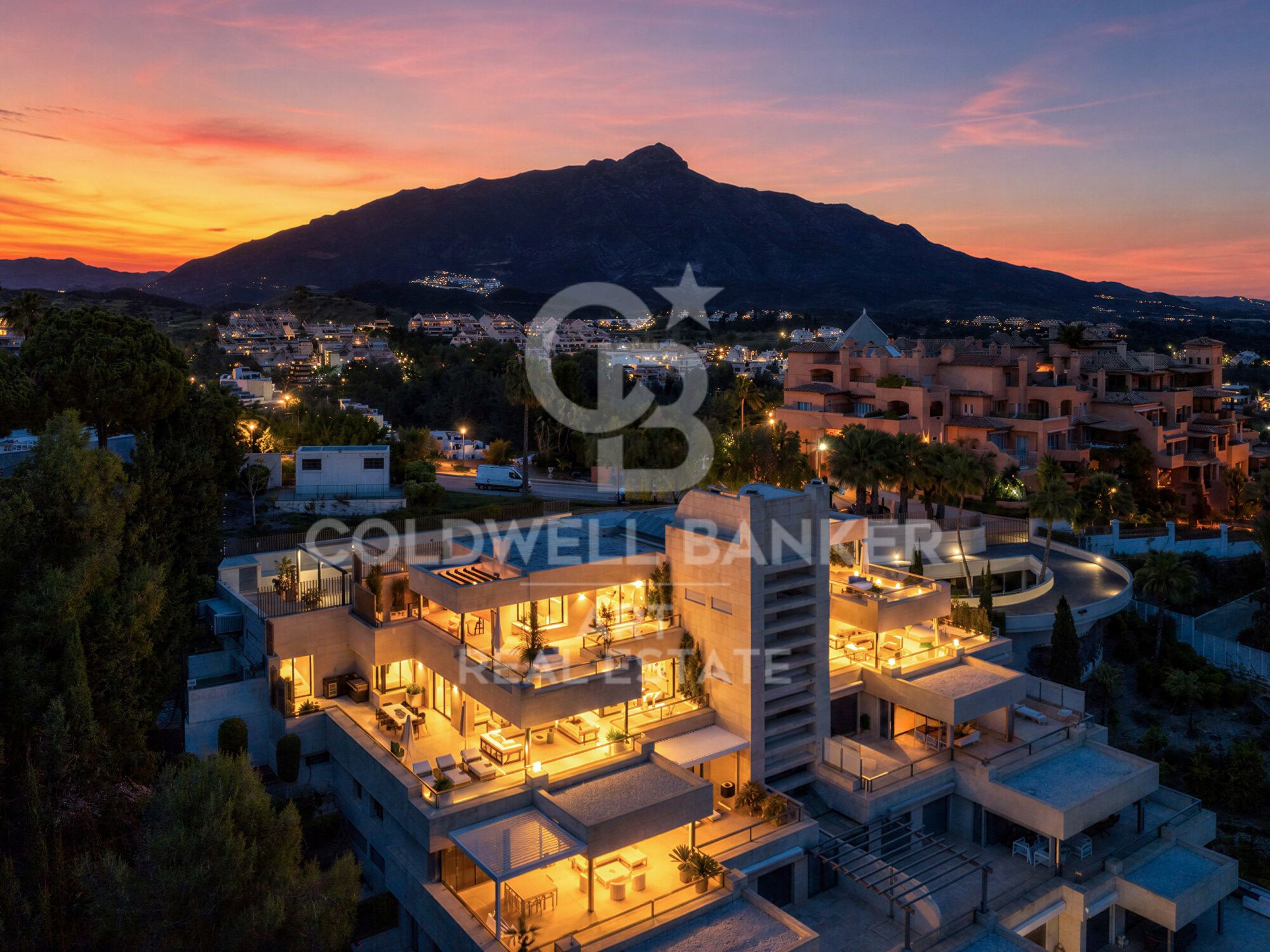Extraordinario ático dúplex en el corazón de Nueva Andalucía