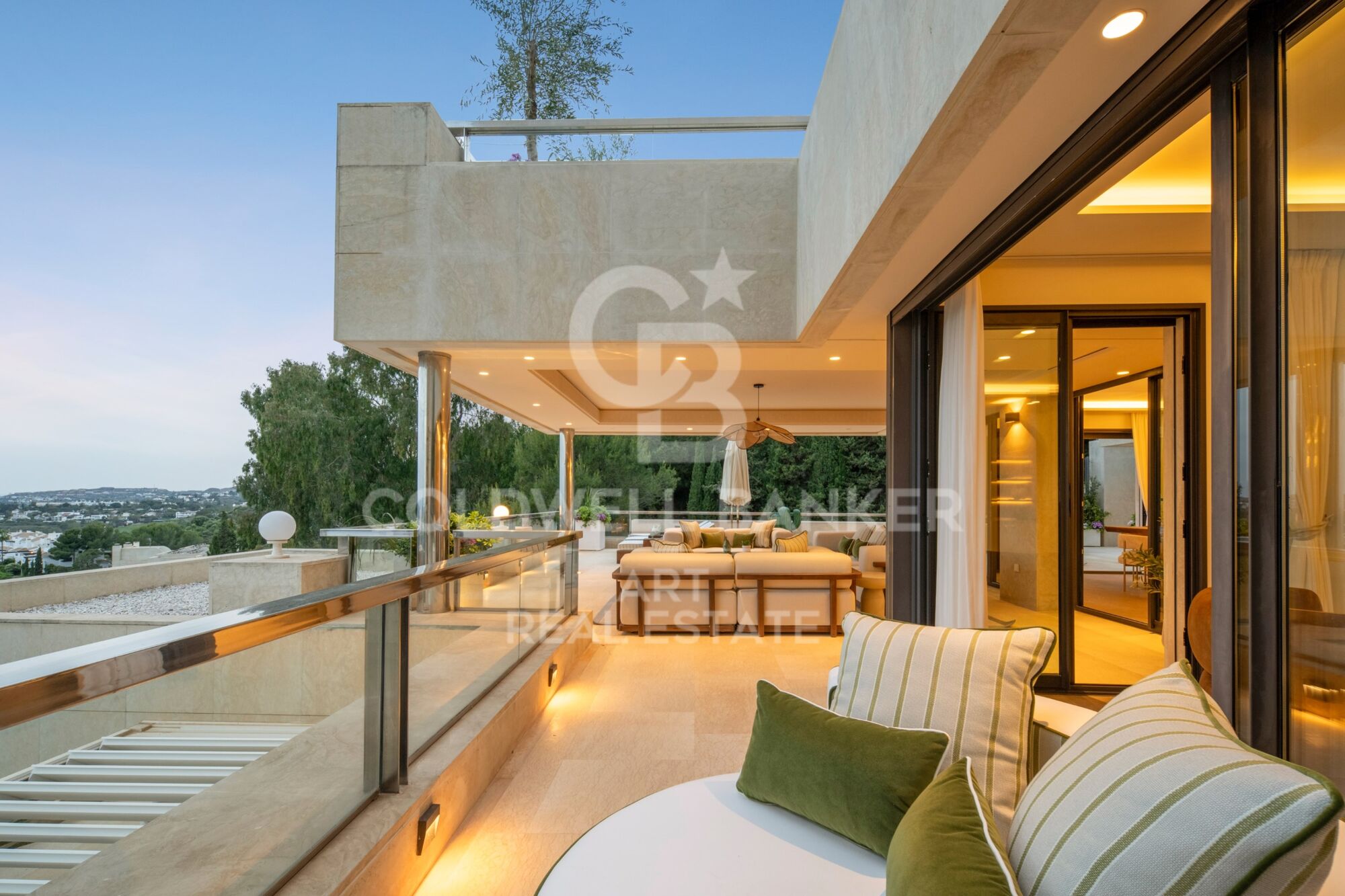 Extraordinary duplex penthouse in the heart of Nueva Andalucía
