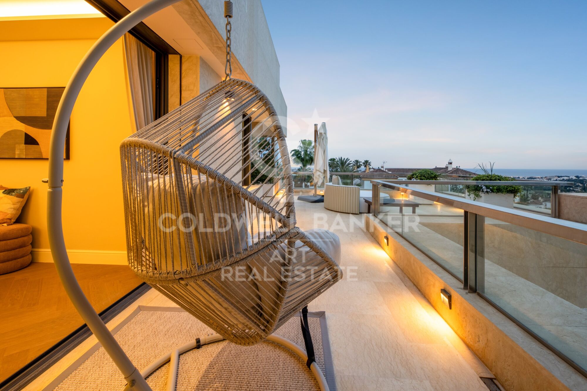 Extraordinary duplex penthouse in the heart of Nueva Andalucía
