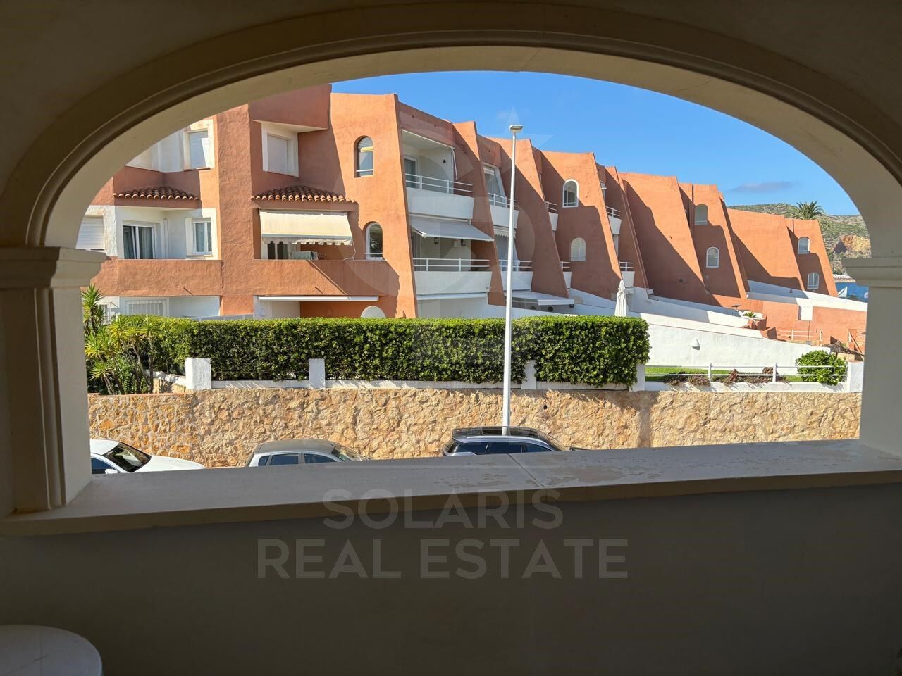 Amplia casa de 5 dormitorios a pocos pasos del mar en Jávea