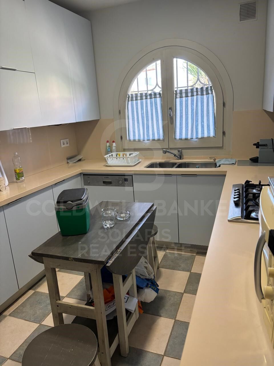 Amplia casa de 5 dormitorios a pocos pasos del mar en Jávea
