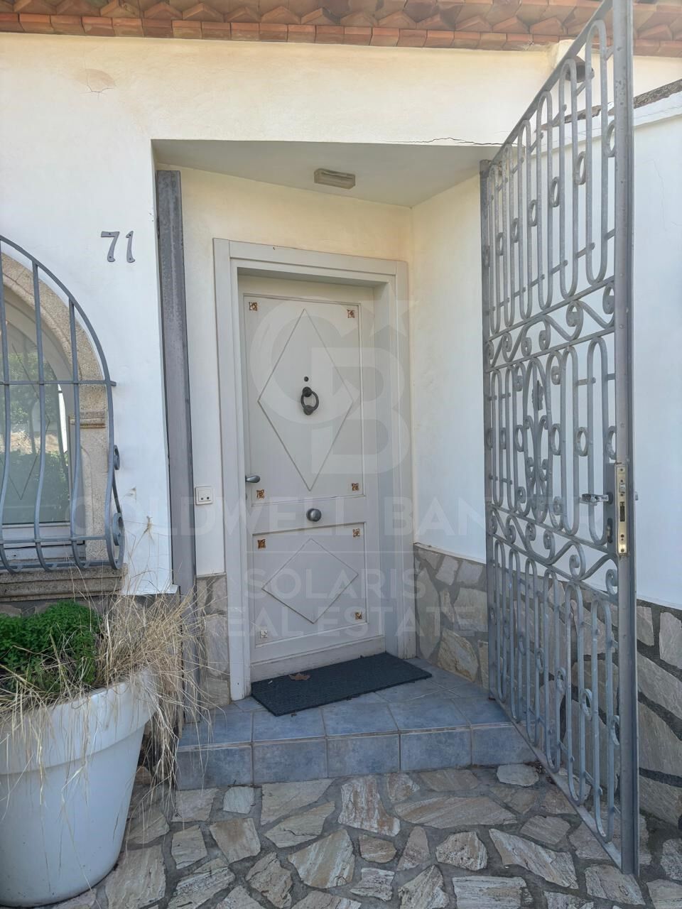 Amplia casa de 5 dormitorios a pocos pasos del mar en Jávea