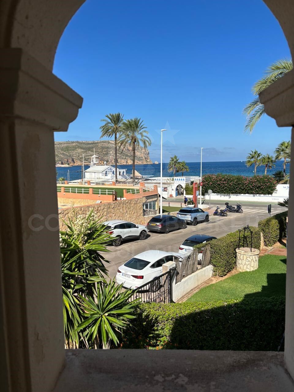 Amplia casa de 5 dormitorios a pocos pasos del mar en Jávea