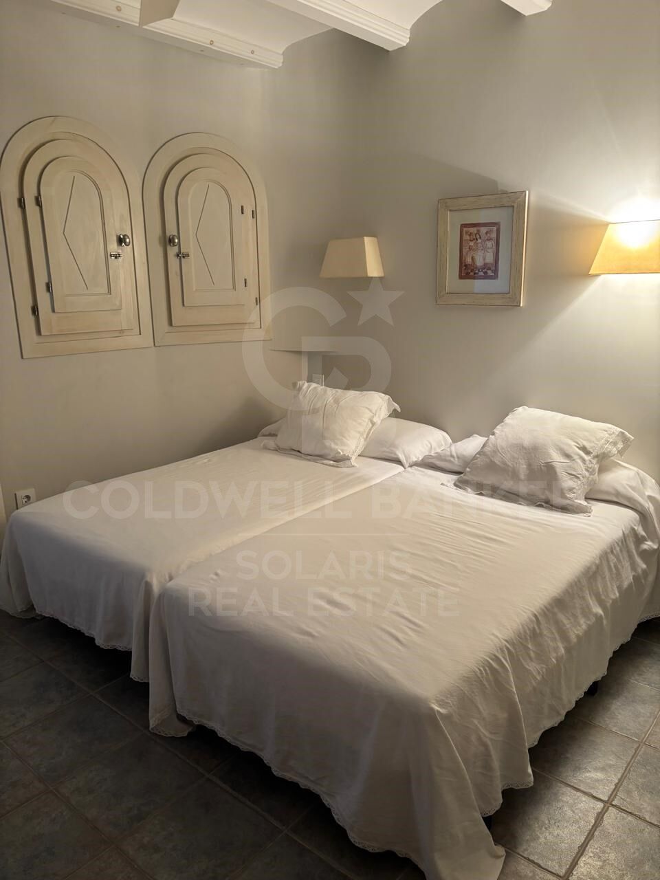 Spacious 5-bedroom house just a few steps from the sea in Javea
