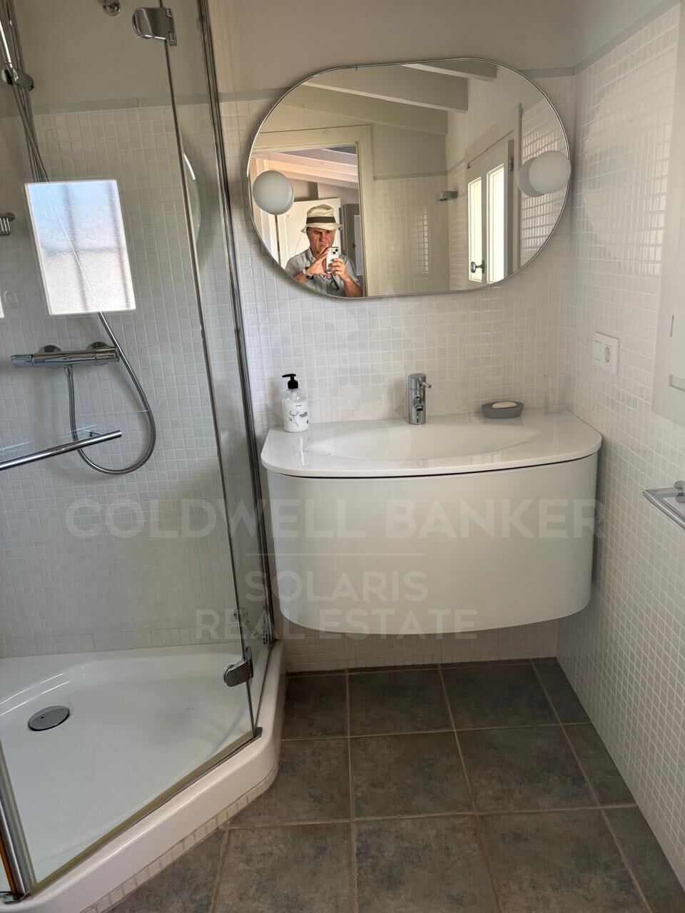 Spacious 5-bedroom house just a few steps from the sea in Javea