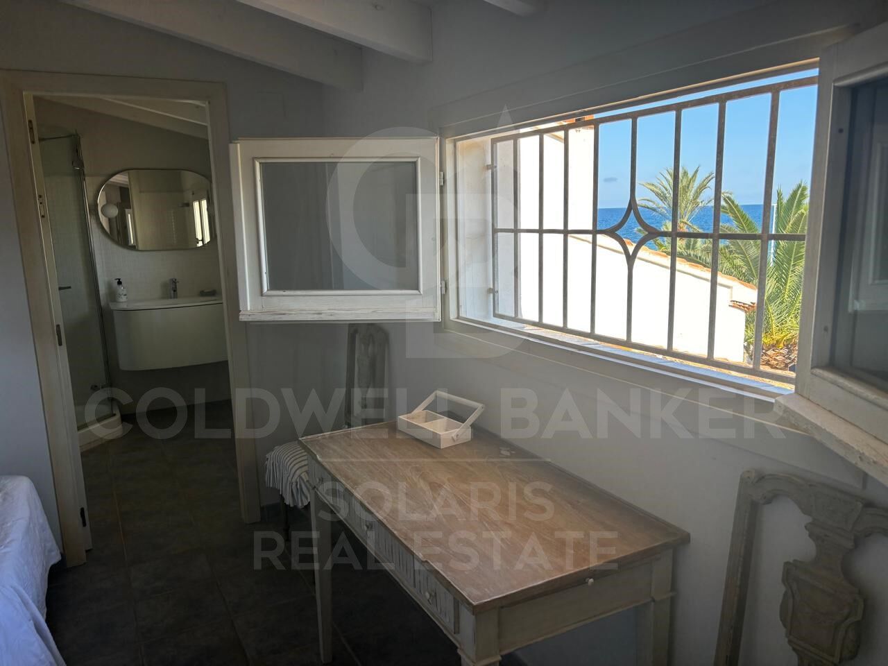 Spacious 5-bedroom house just a few steps from the sea in Javea