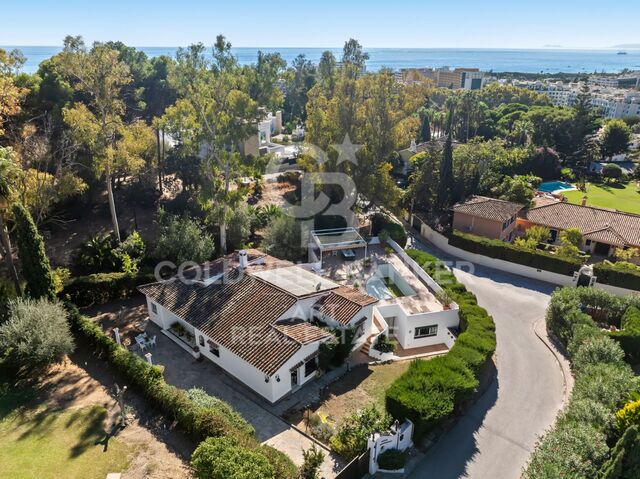 Encantadora vivienda de estilo andaluz-mediterráneo situada en La Merced, Marbella