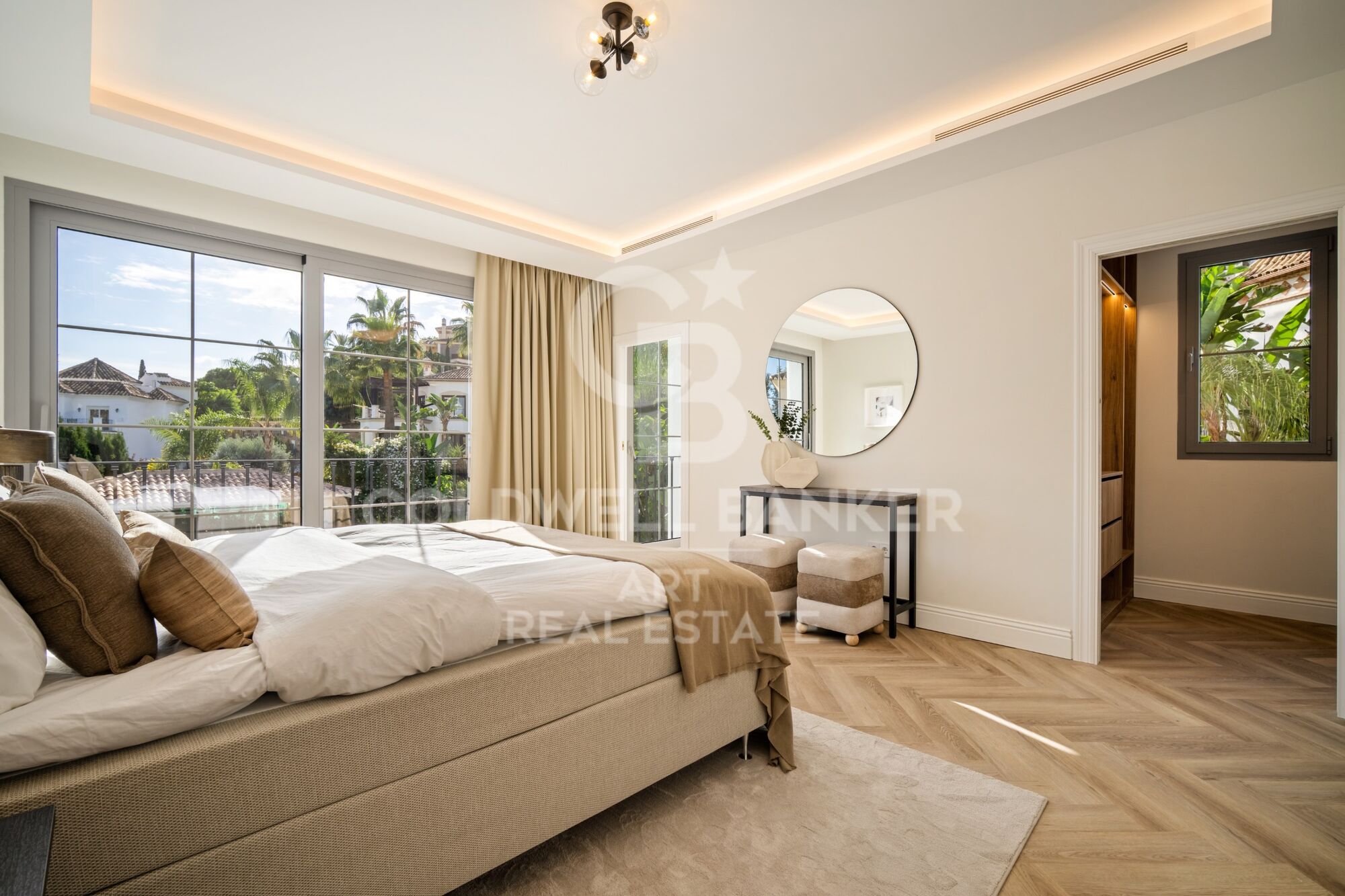 Elegante villa contemporánea situada en la exclusiva comunidad de Los Arqueros, Benahavís.