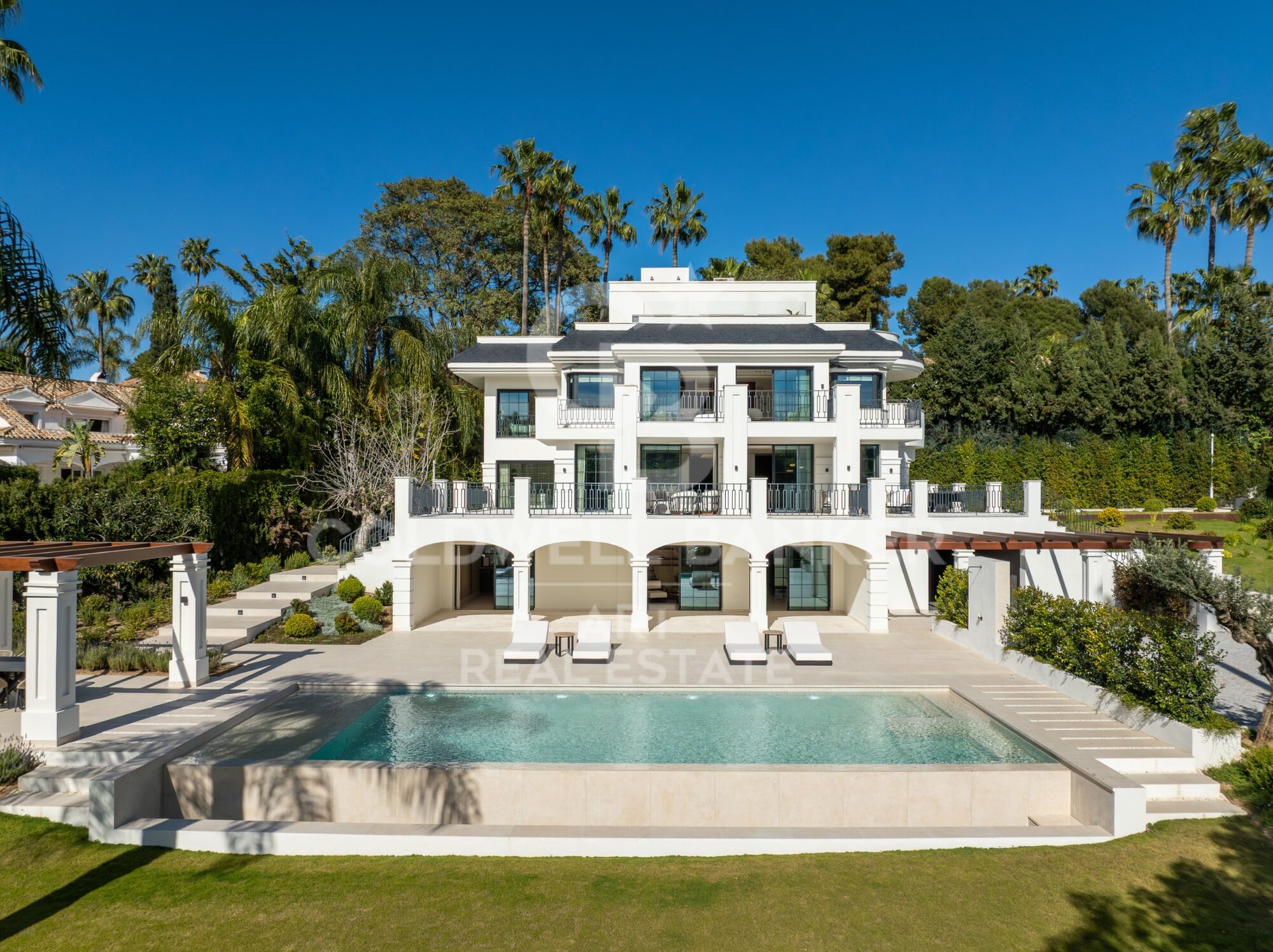 An architectural jewel in the heart of Nueva Andalucía