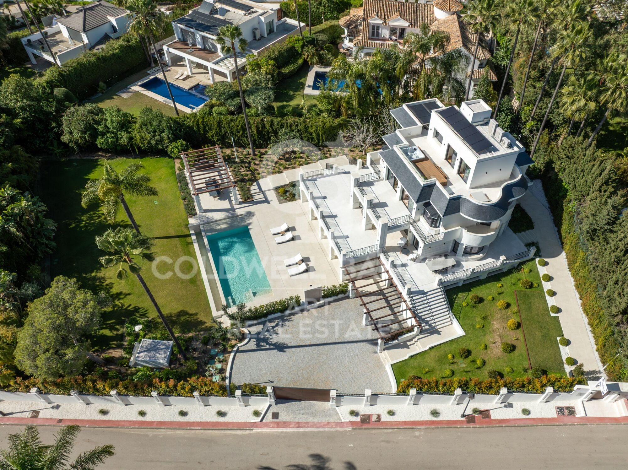An architectural jewel in the heart of Nueva Andalucía