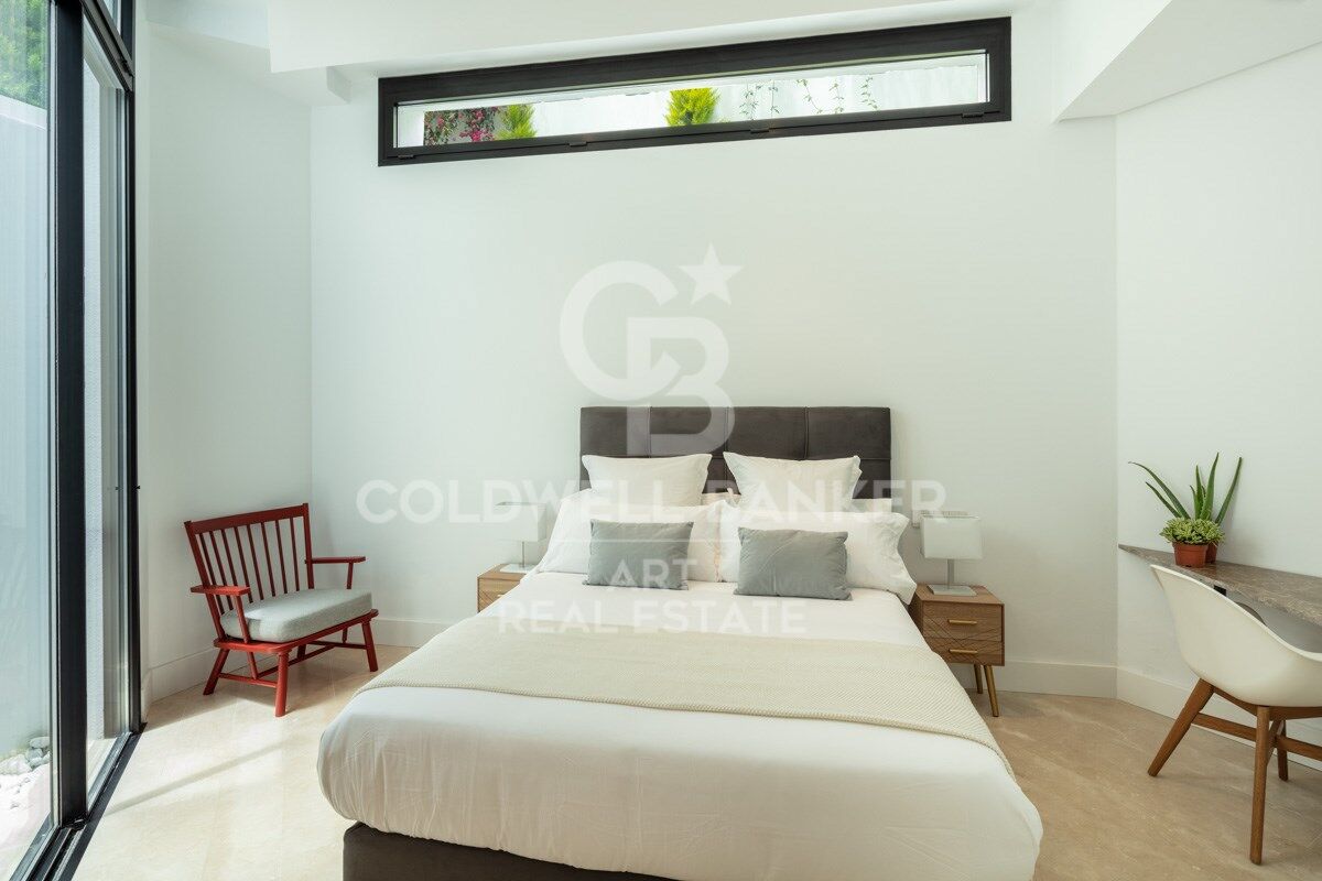 Villa excepcional junto al mar en la exclusiva Milla de Oro de Marbella
