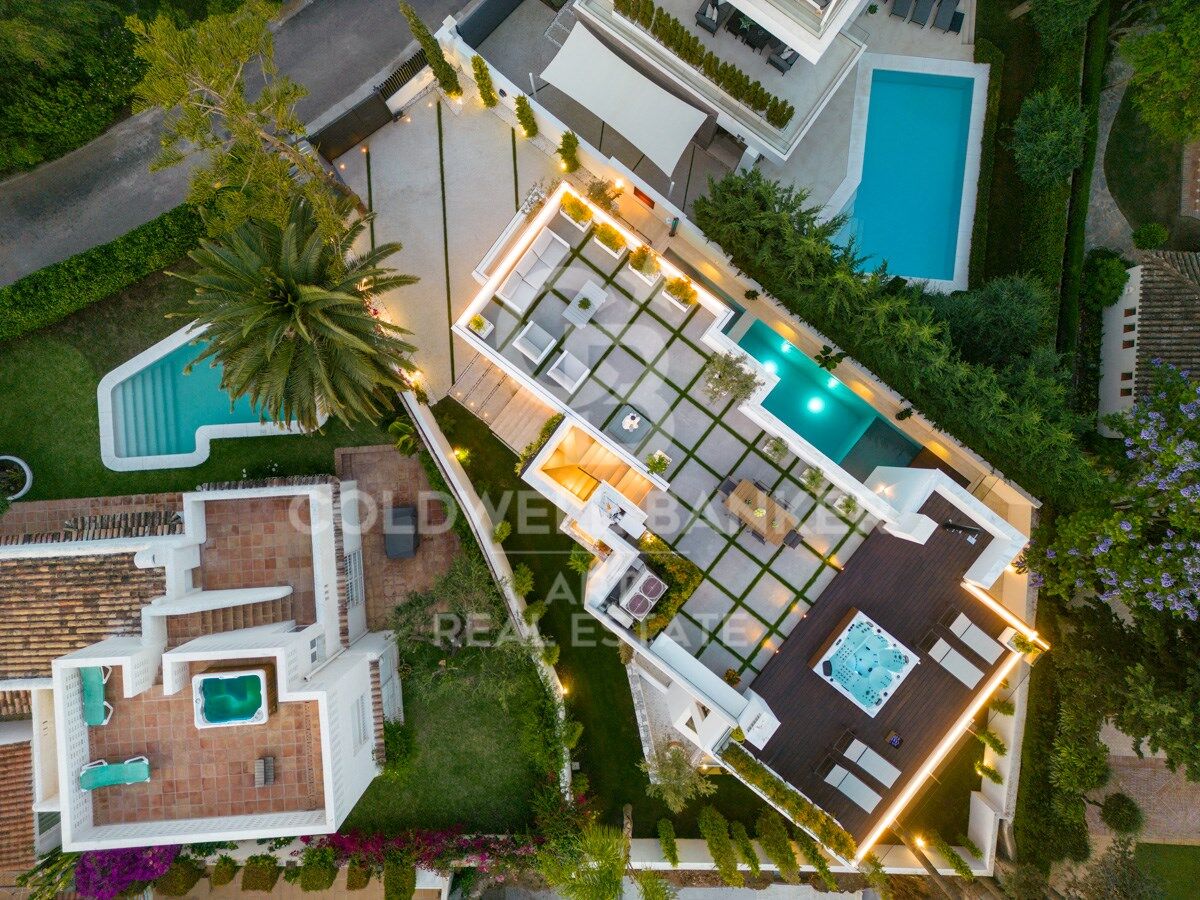 Villa excepcional junto al mar en la exclusiva Milla de Oro de Marbella