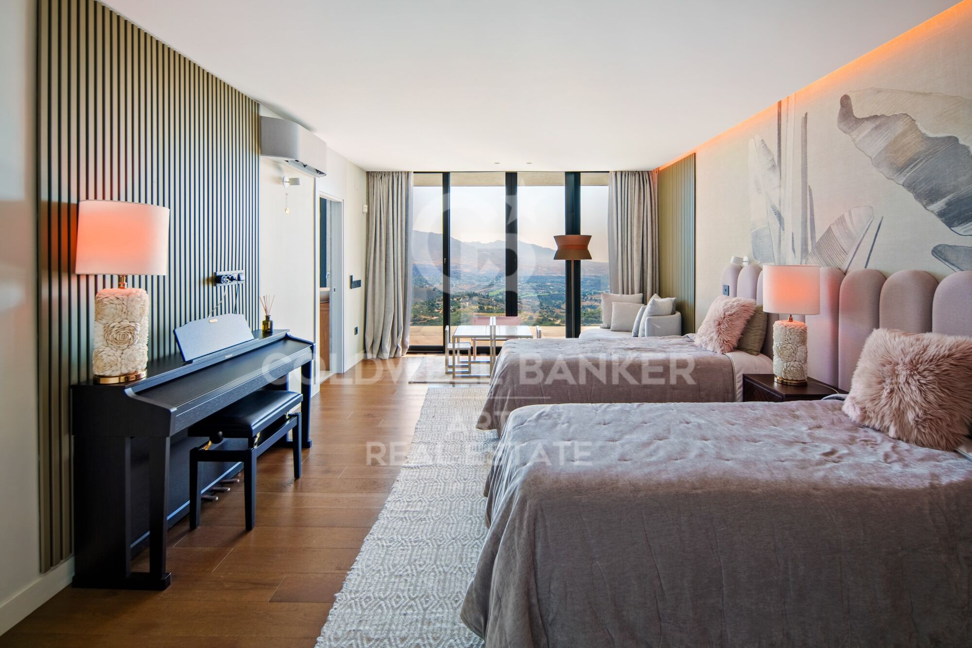 Spectaculaire villa sur plan, située dans l'enclave exclusive de La Mairena, Marbella