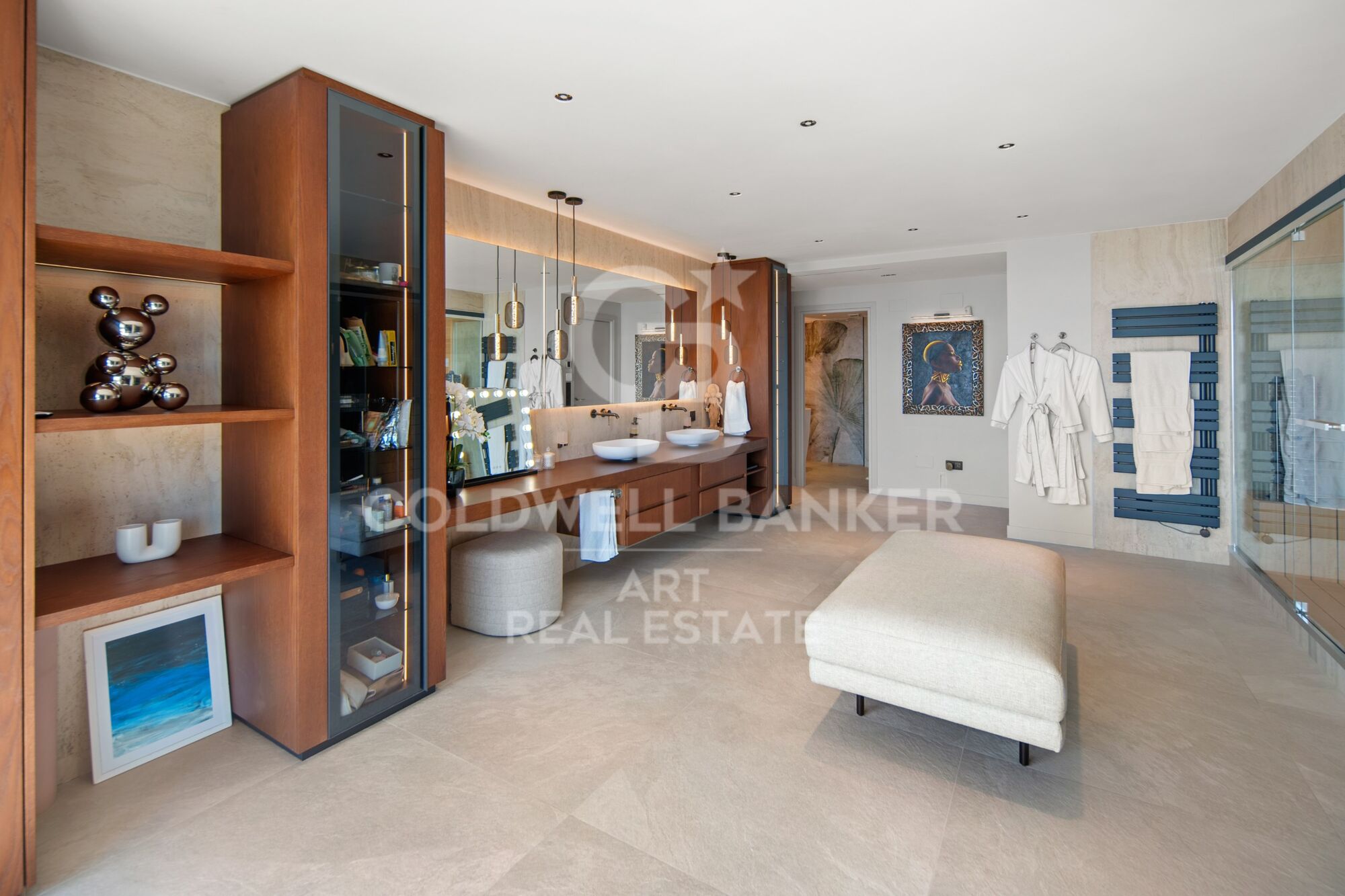 Spectaculaire villa sur plan, située dans l'enclave exclusive de La Mairena, Marbella