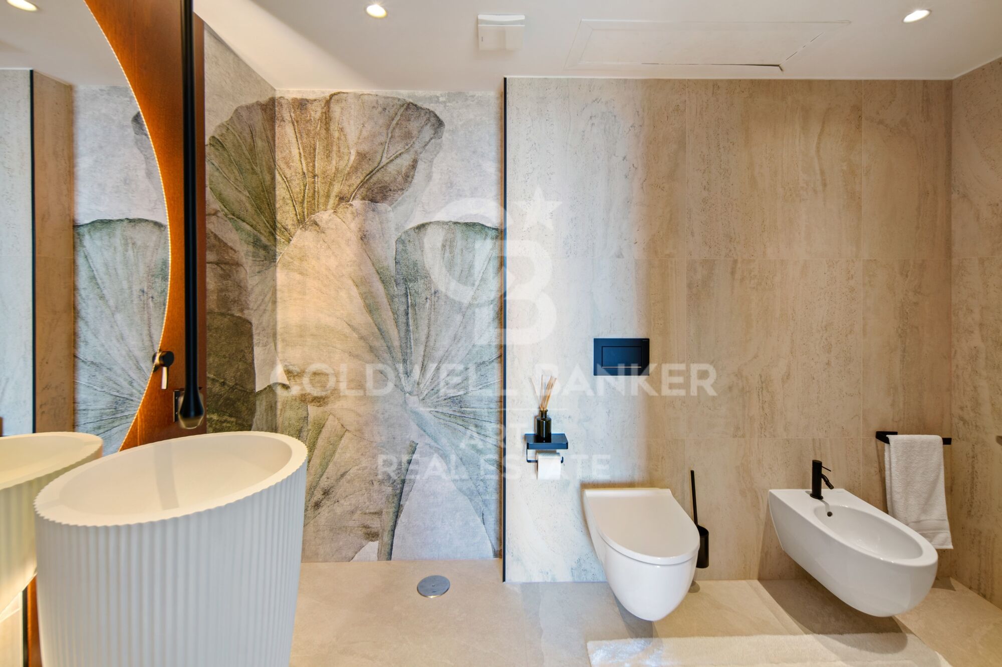 Spectaculaire villa sur plan, située dans l'enclave exclusive de La Mairena, Marbella