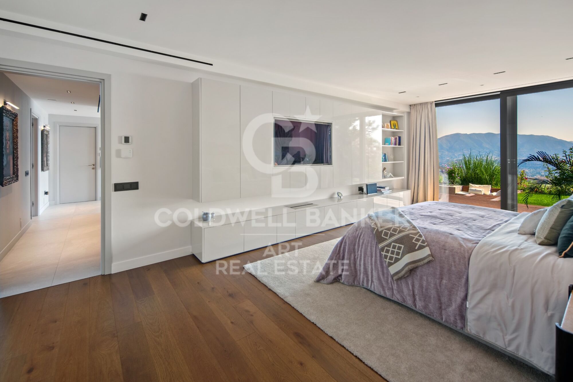 Spectaculaire villa sur plan, située dans l'enclave exclusive de La Mairena, Marbella
