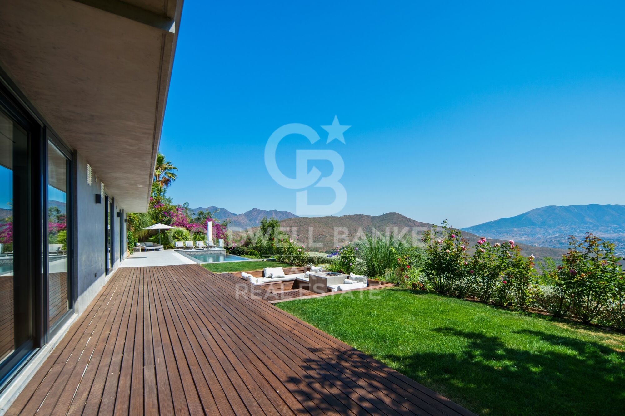 Spectaculaire villa sur plan, située dans l'enclave exclusive de La Mairena, Marbella