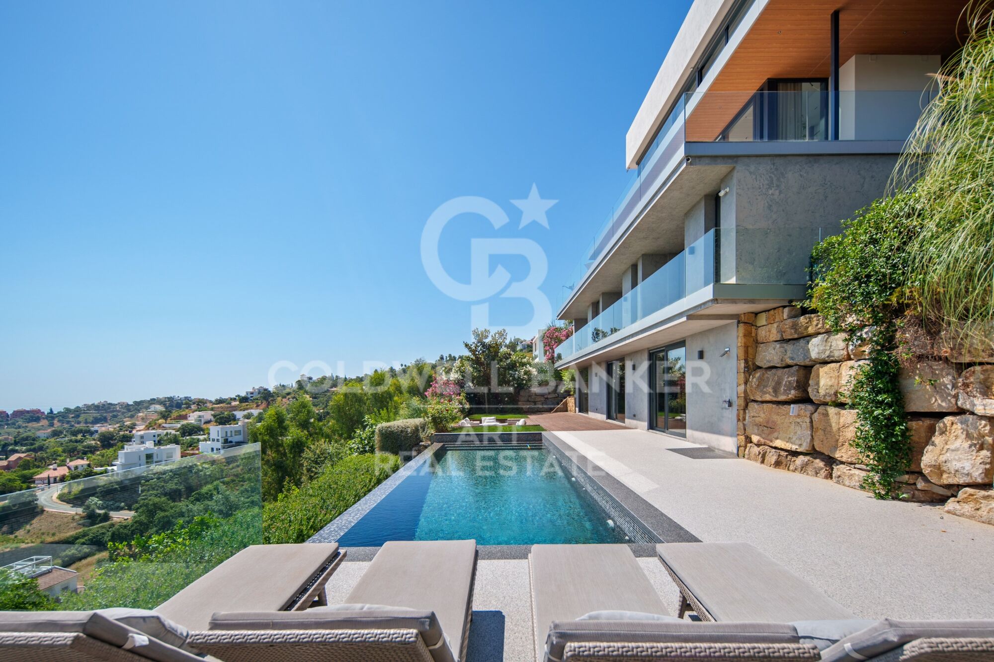 Spectaculaire villa sur plan, située dans l'enclave exclusive de La Mairena, Marbella