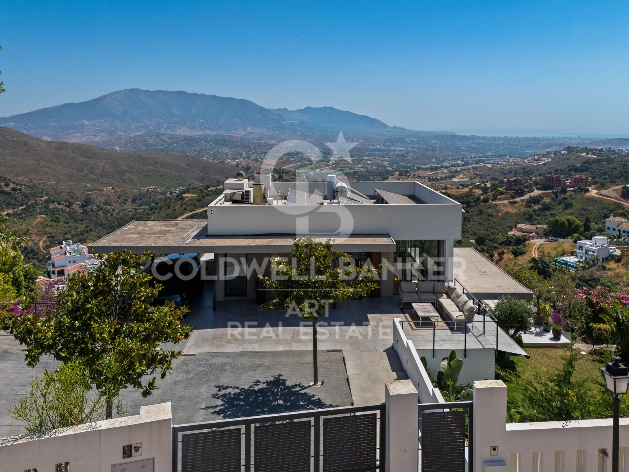 Spectaculaire villa sur plan, située dans l'enclave exclusive de La Mairena, Marbella