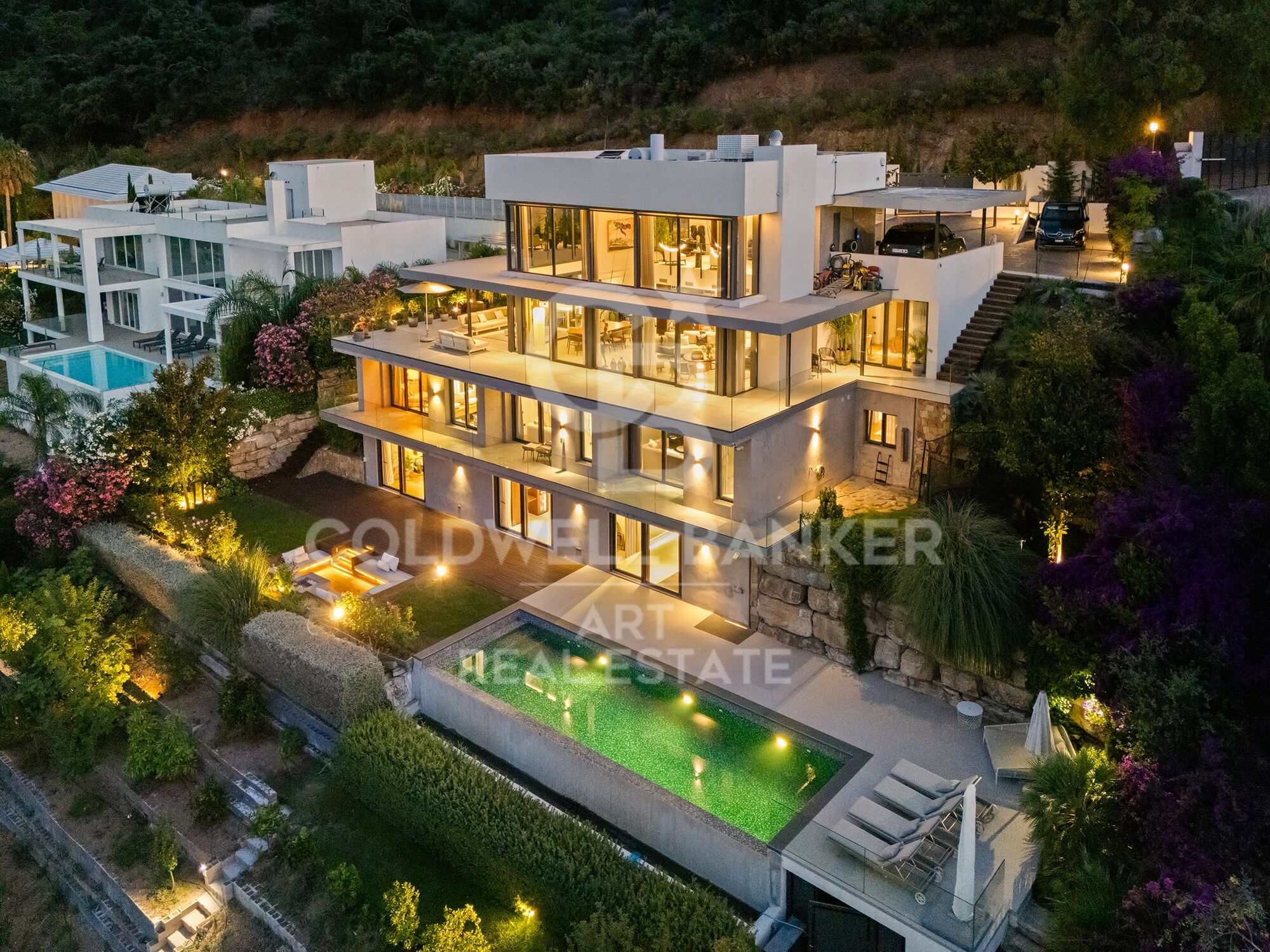 Spectaculaire villa sur plan, située dans l'enclave exclusive de La Mairena, Marbella